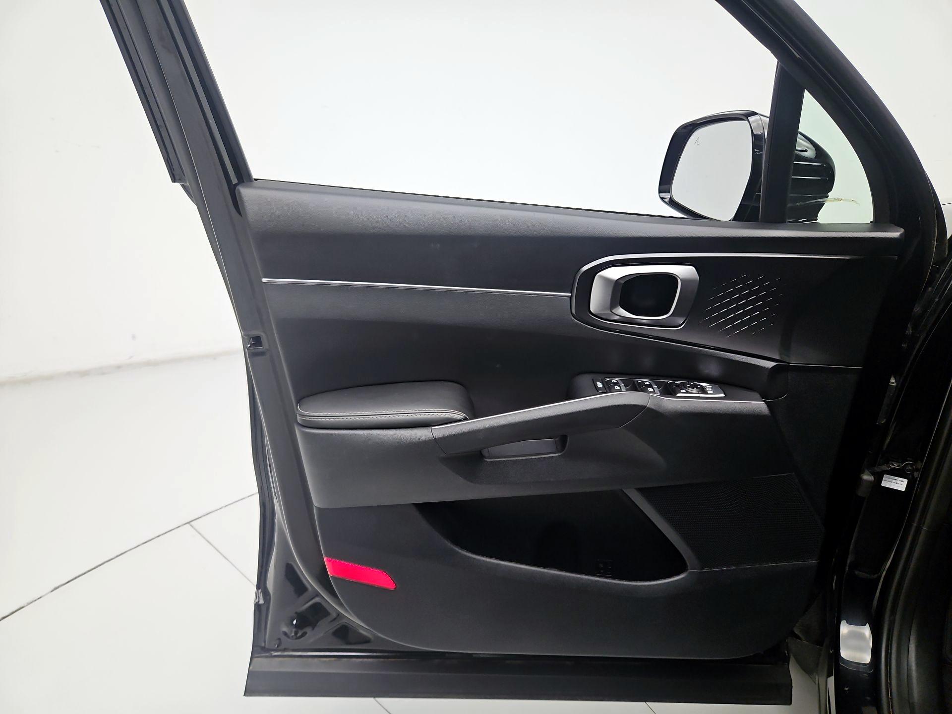 Thumbnail: 2023 Kia Sorento - 12