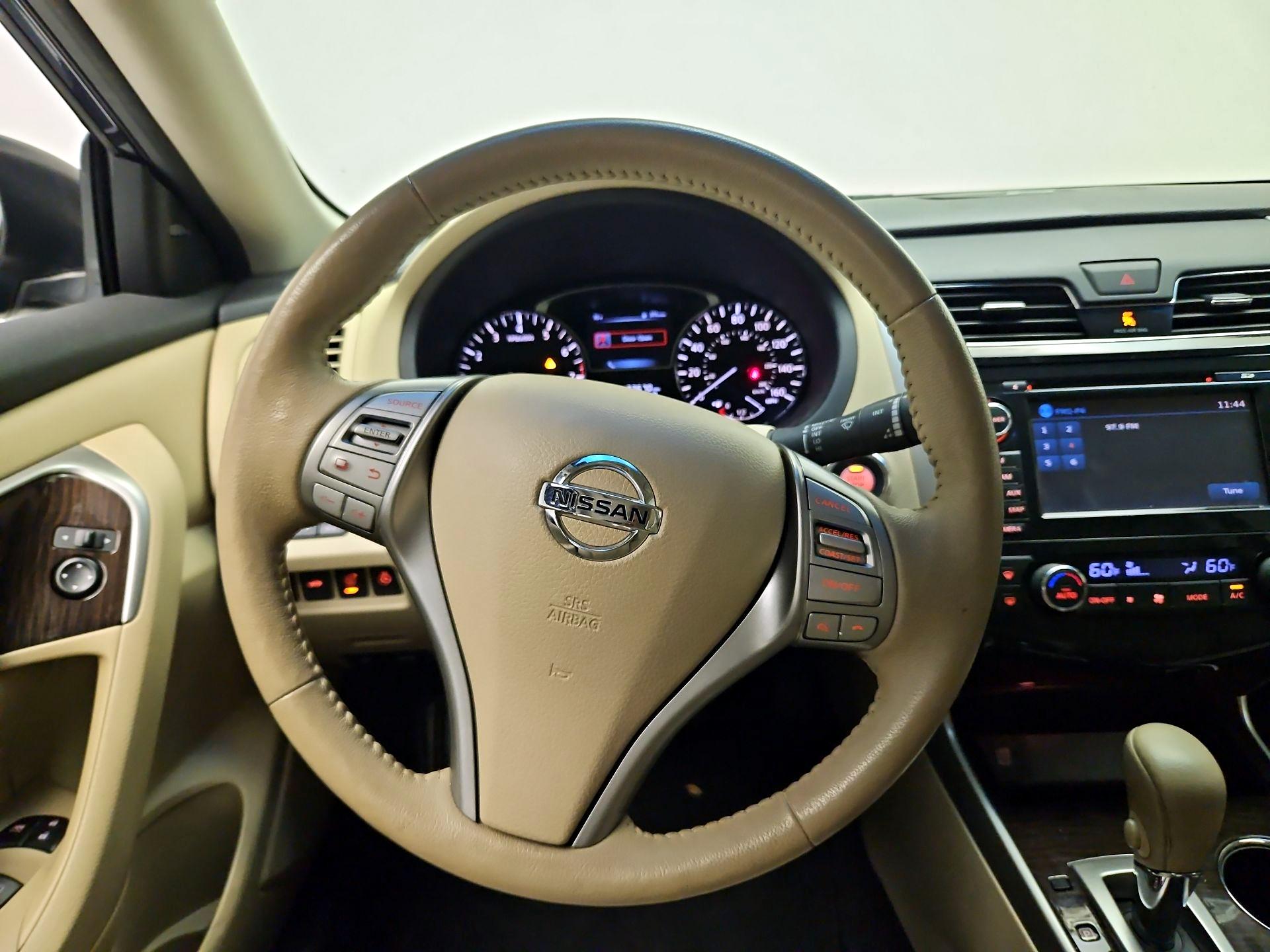 Thumbnail: 2015 Nissan Altima - 10