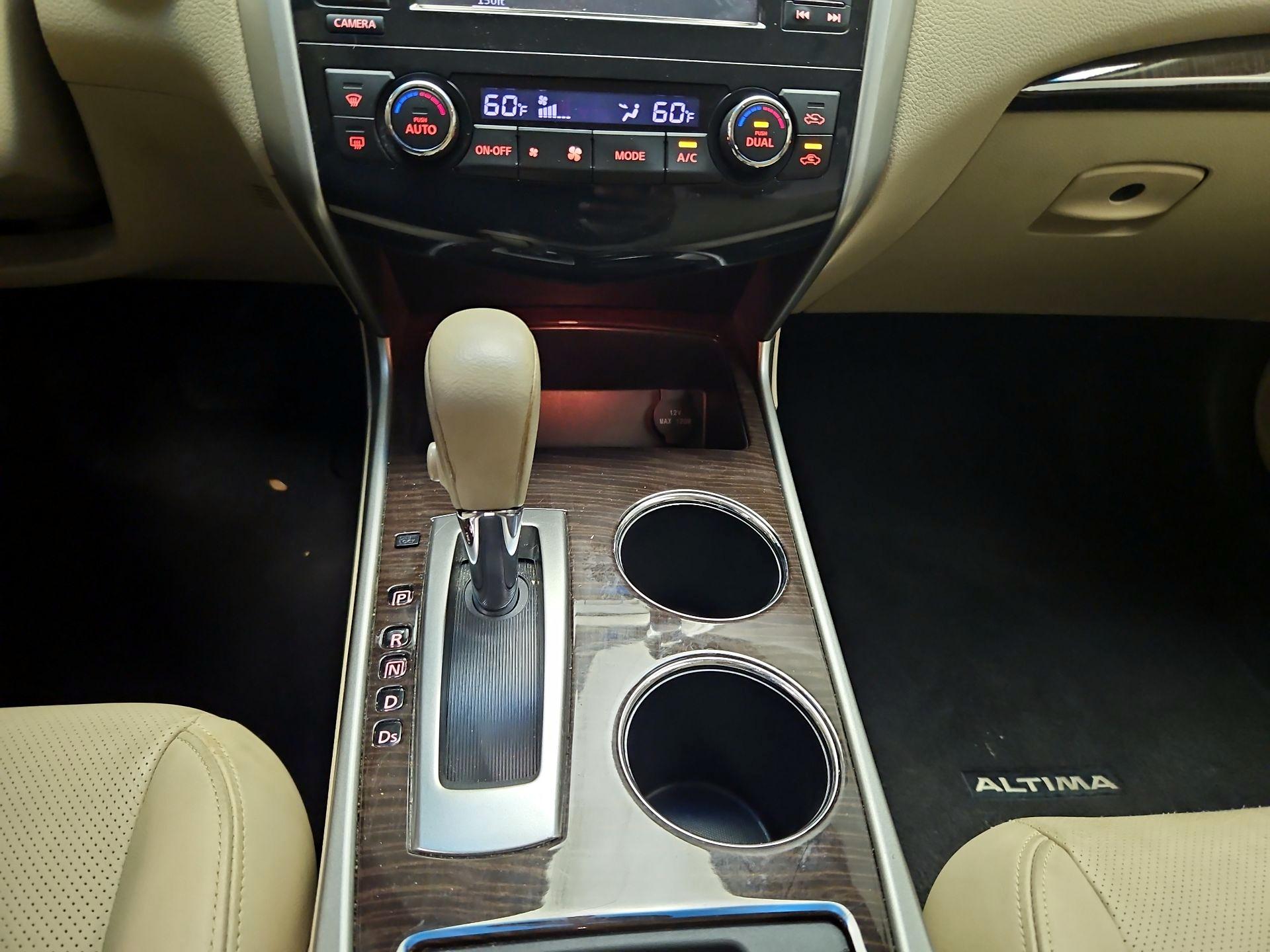 Thumbnail: 2015 Nissan Altima - 16