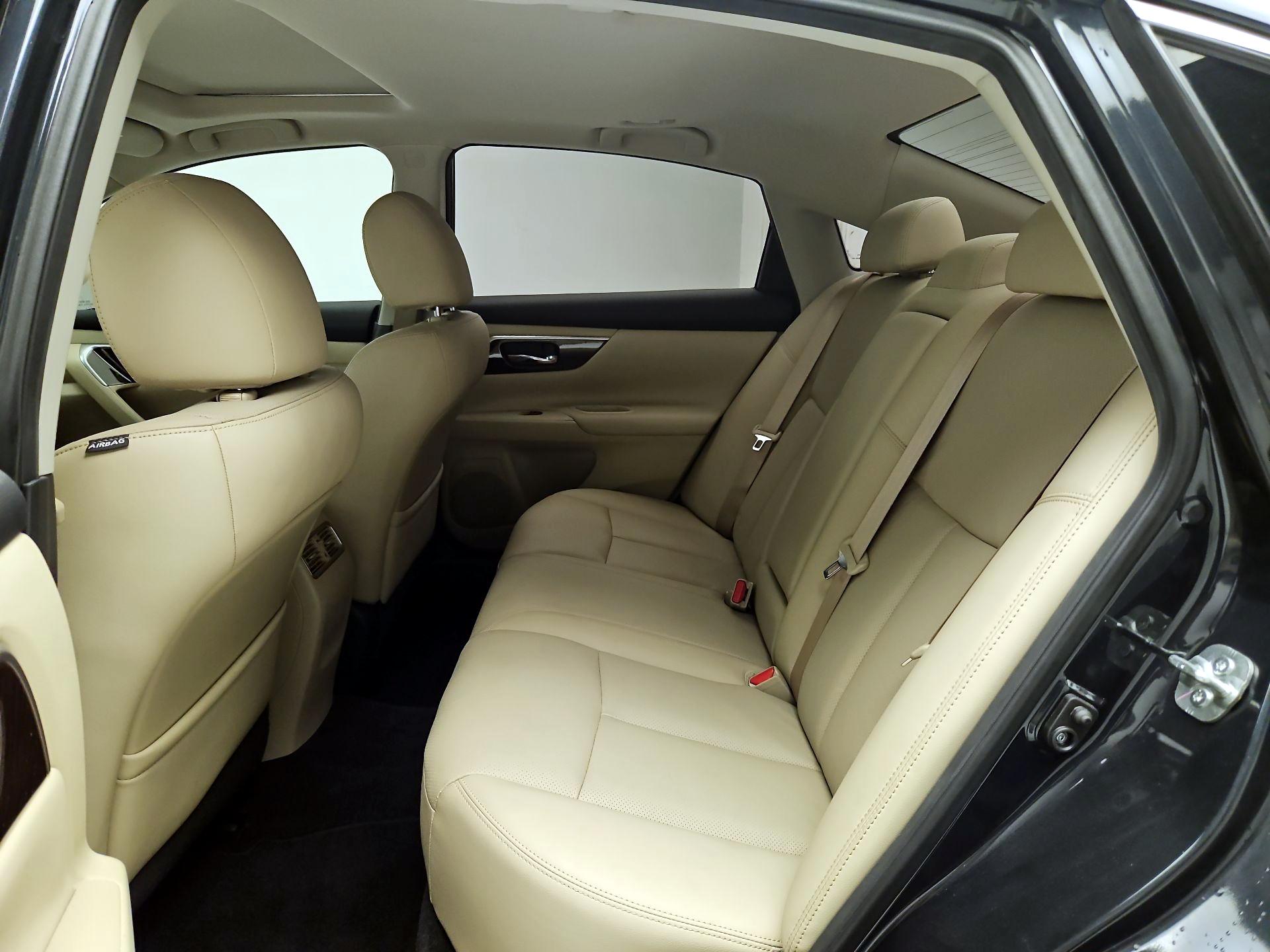 Thumbnail: 2015 Nissan Altima - 17