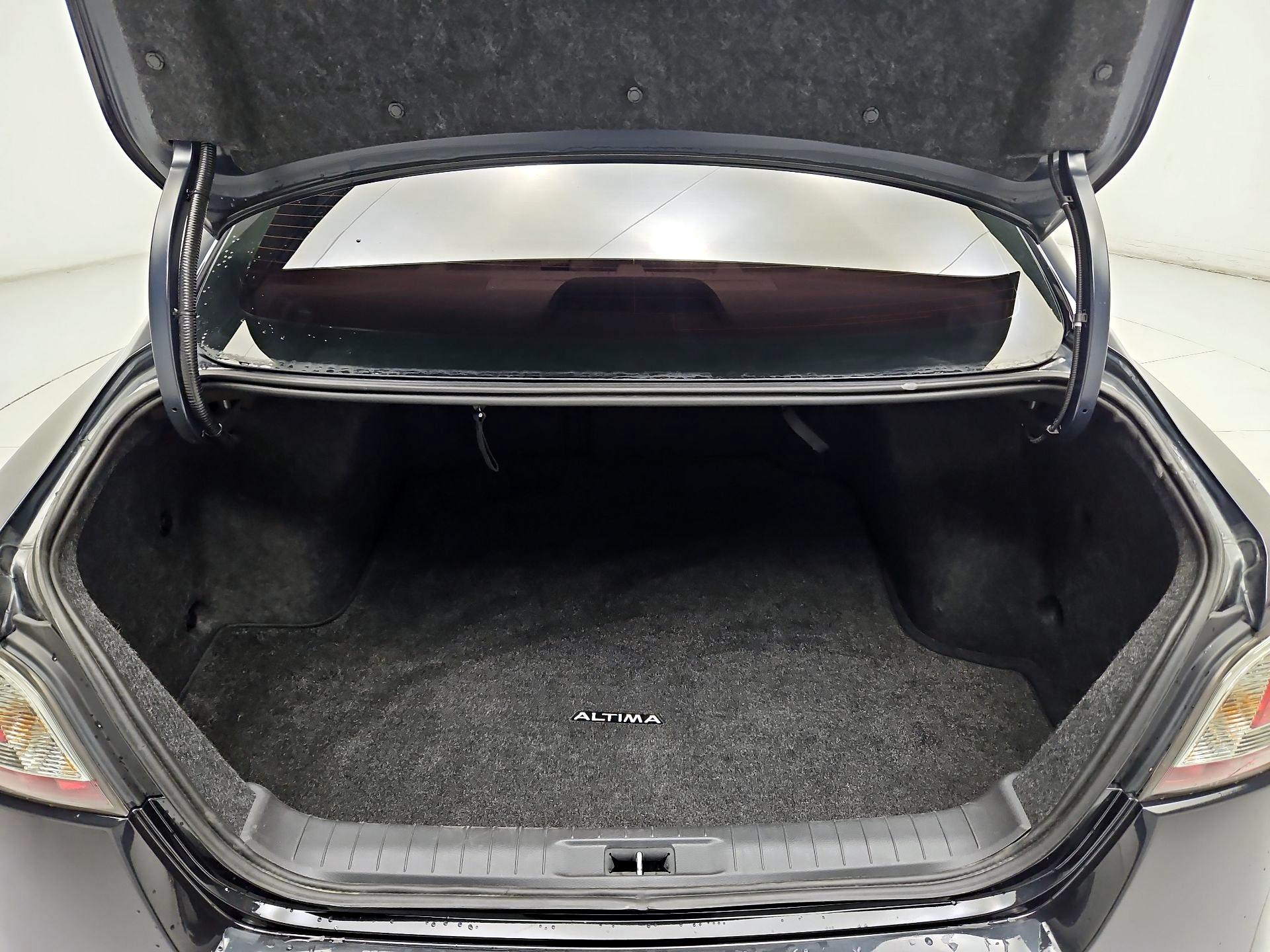 Thumbnail: 2015 Nissan Altima - 18