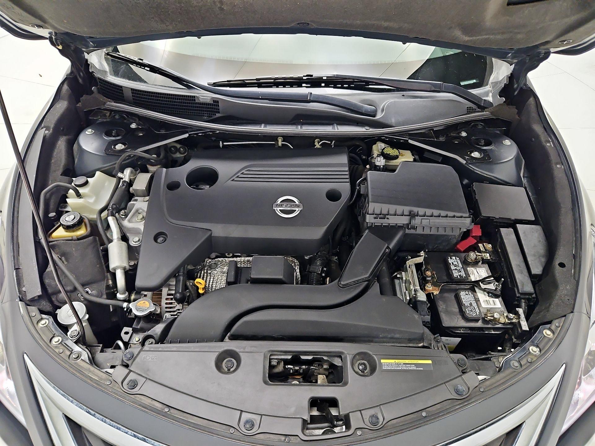 Thumbnail: 2015 Nissan Altima - 19