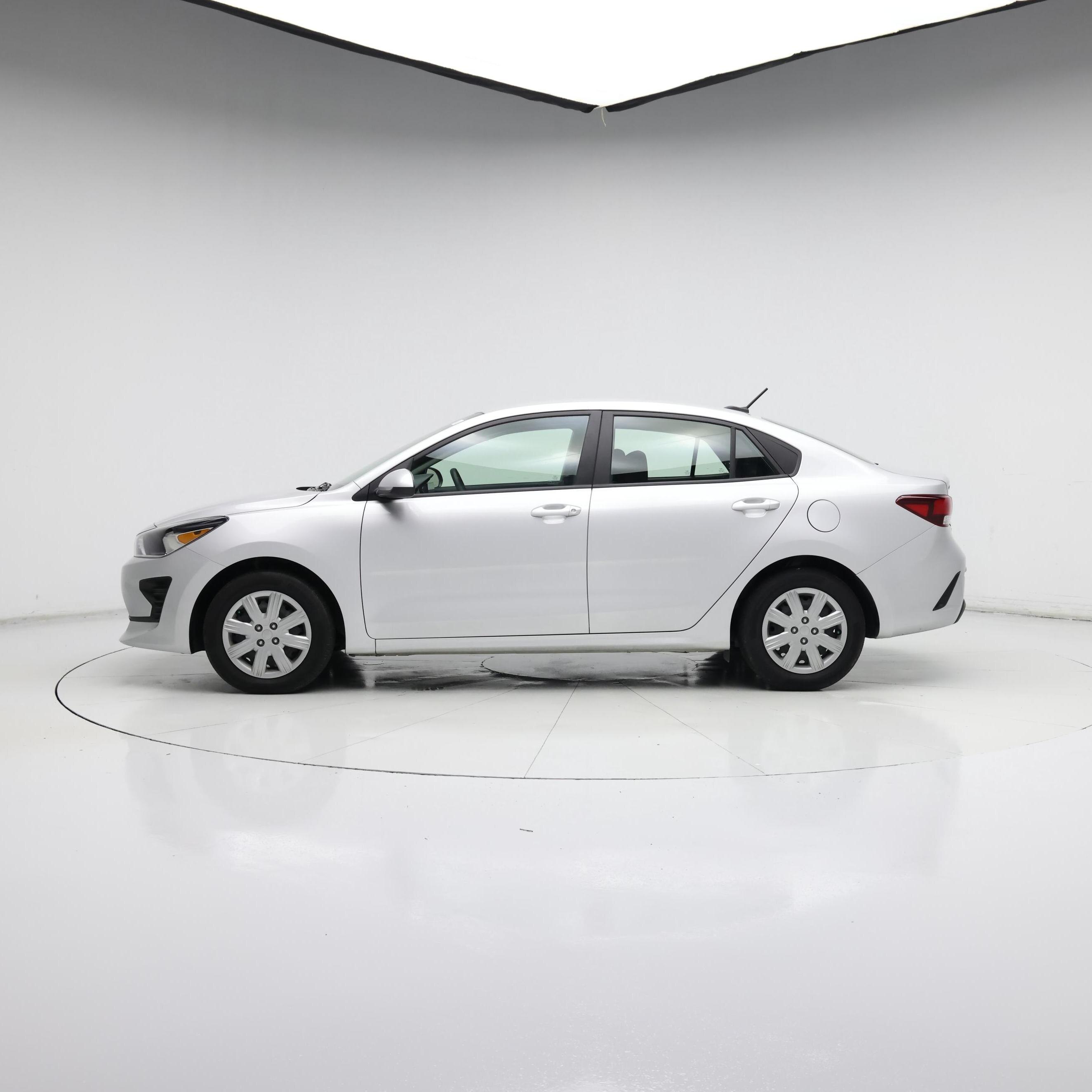 Thumbnail: 2023 Kia Rio - 3