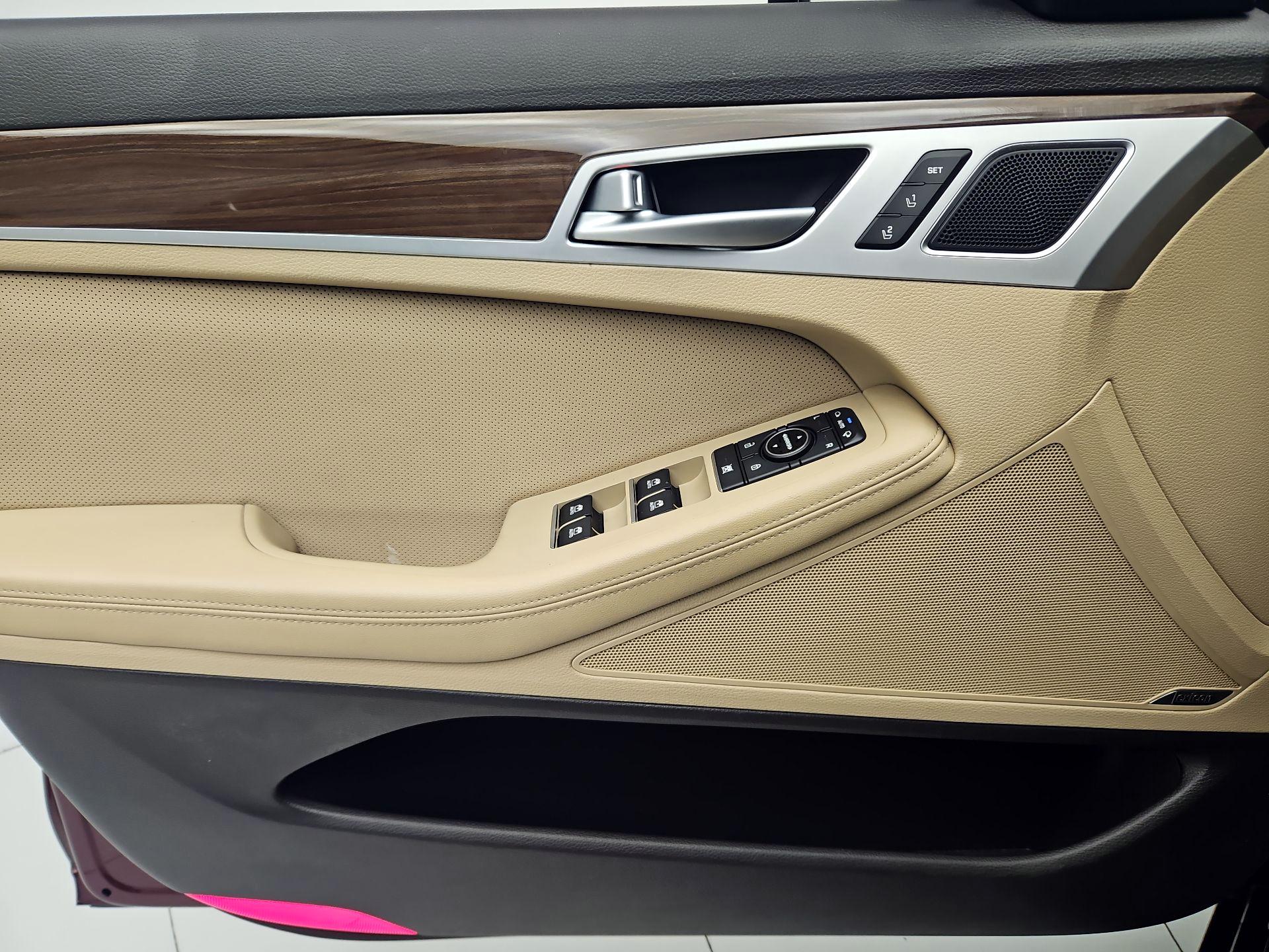 Thumbnail: 2015 Hyundai Genesis - 12