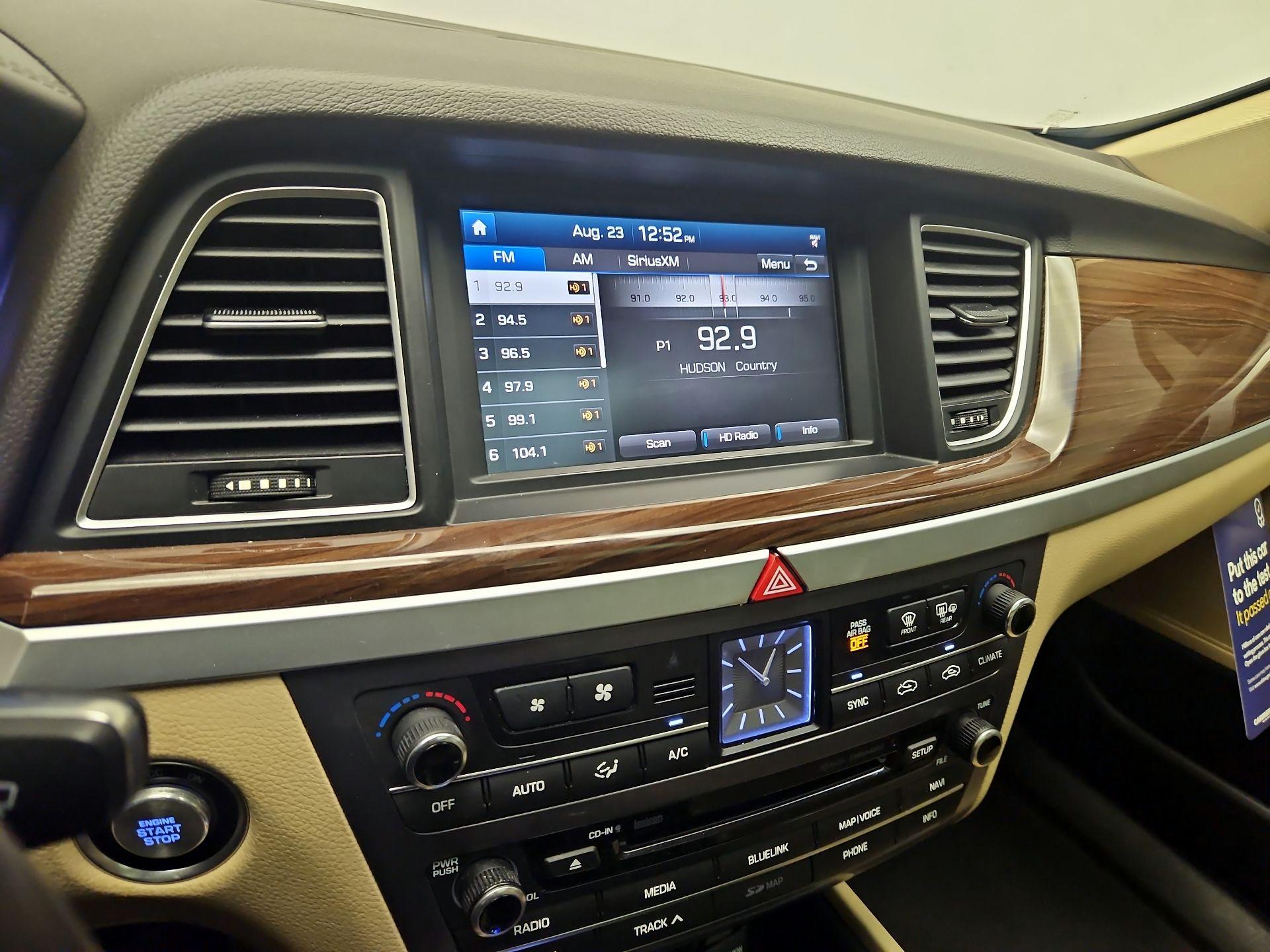 Thumbnail: 2015 Hyundai Genesis - 16