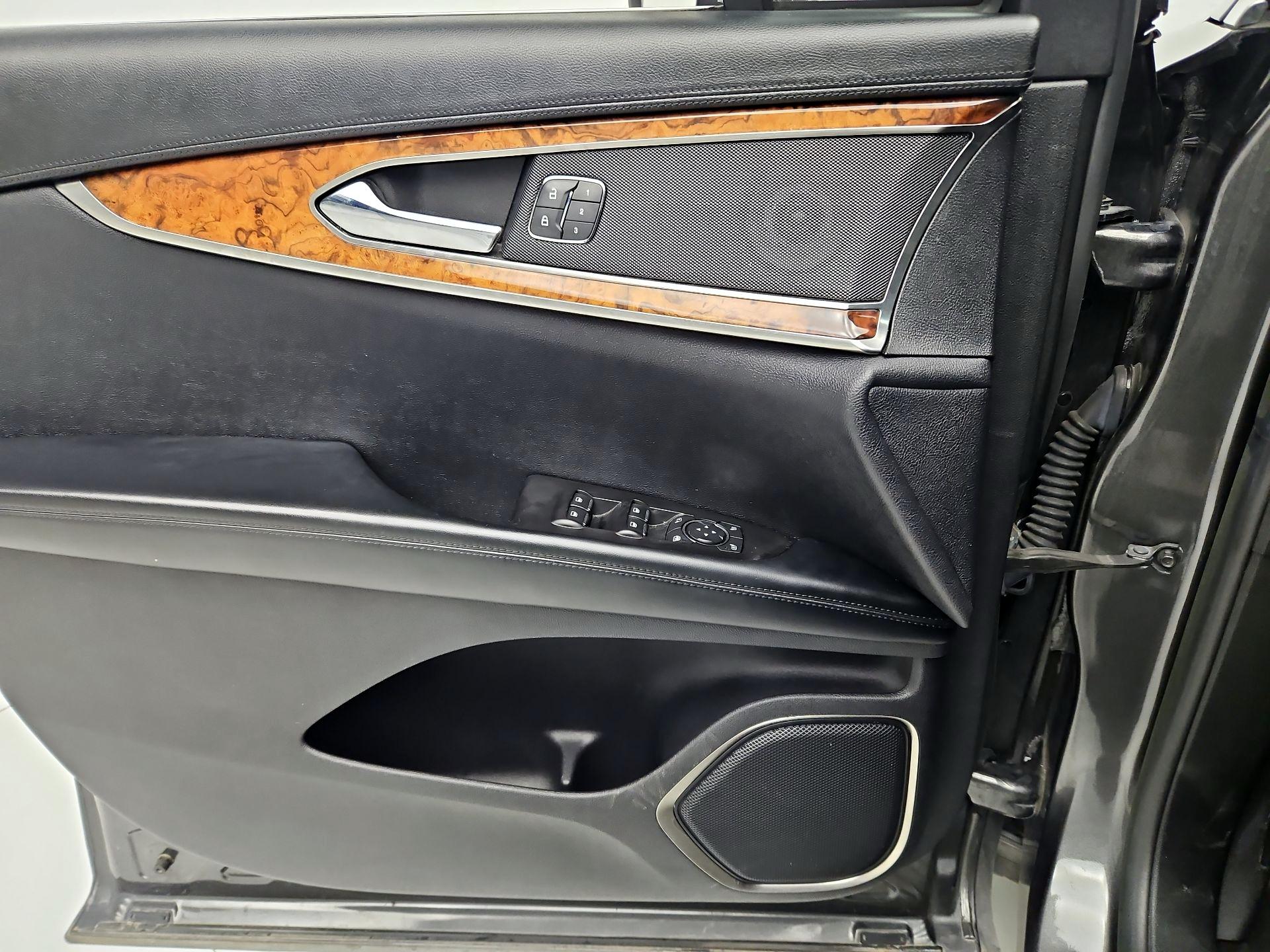 Thumbnail: 2019 Lincoln Nautilus - 12