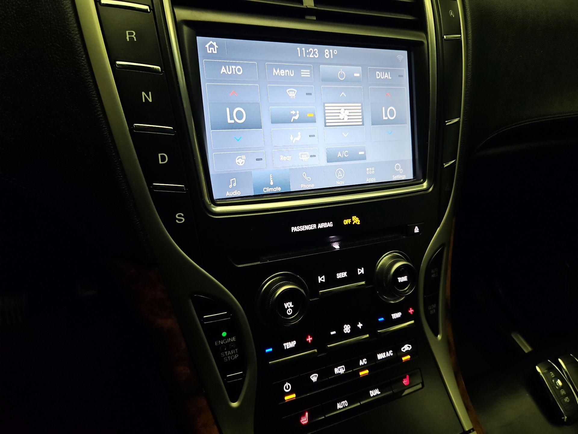 Thumbnail: 2019 Lincoln Nautilus - 17
