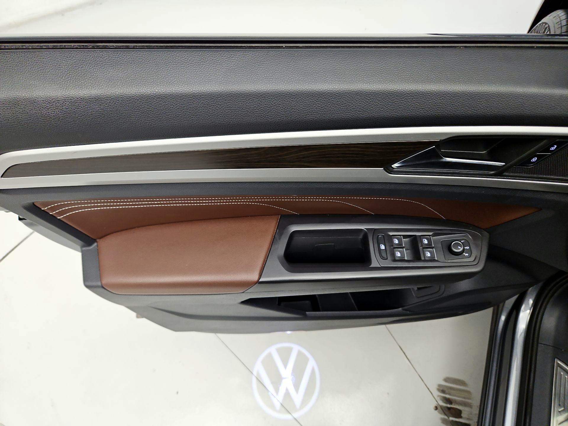 Thumbnail: 2023 Volkswagen Atlas - 12