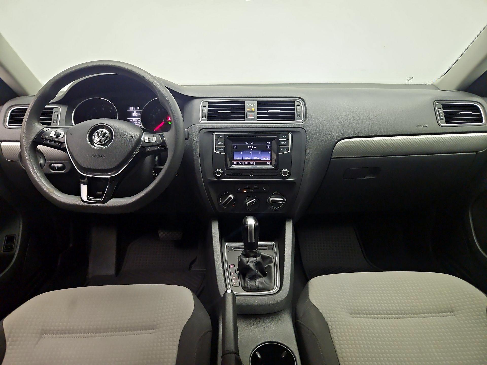 Thumbnail: 2017 Volkswagen Jetta - 9