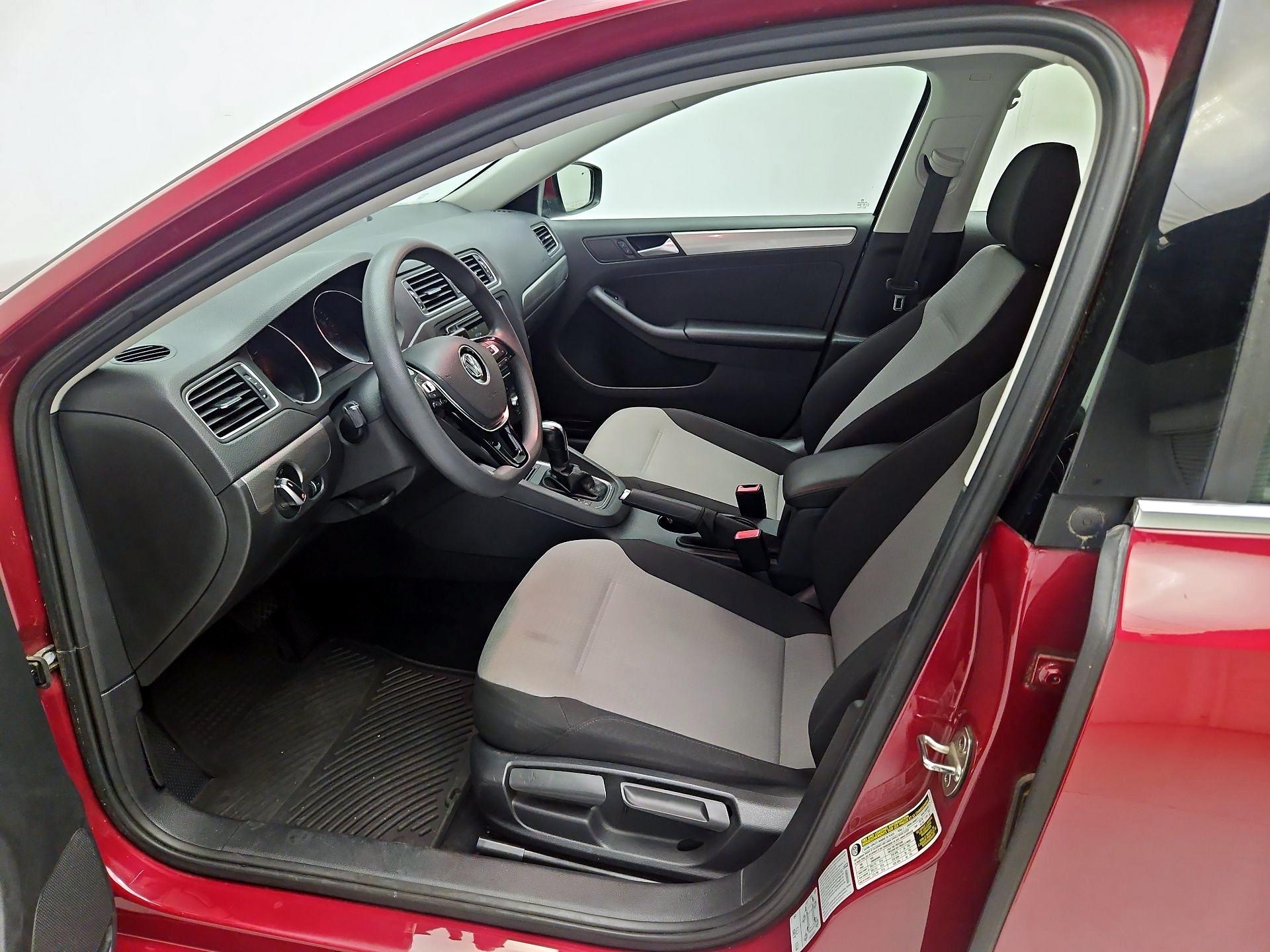 Thumbnail: 2017 Volkswagen Jetta - 11