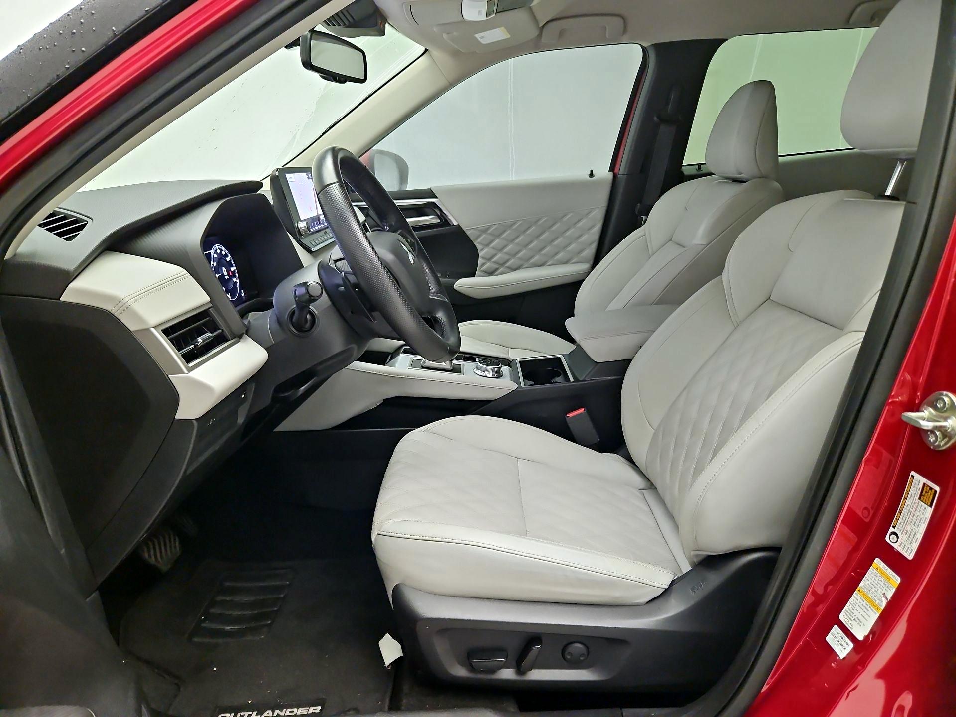 Thumbnail: 2022 Mitsubishi Outlander - 11