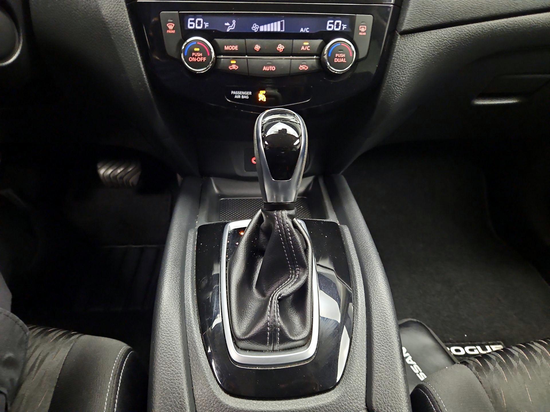 Thumbnail: 2020 Nissan Rogue - 16