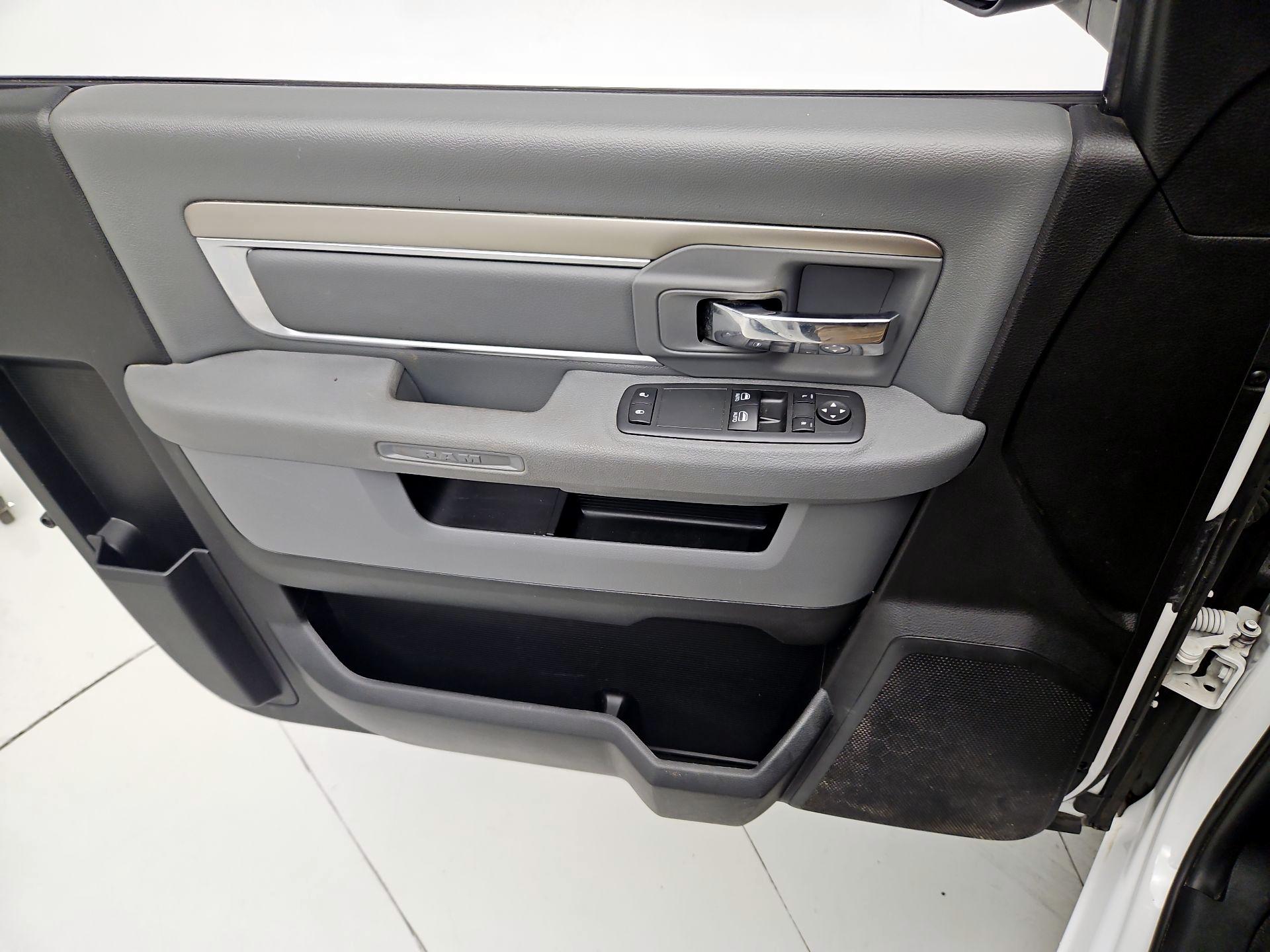 Thumbnail: 2020 RAM 1500 Classic - 12