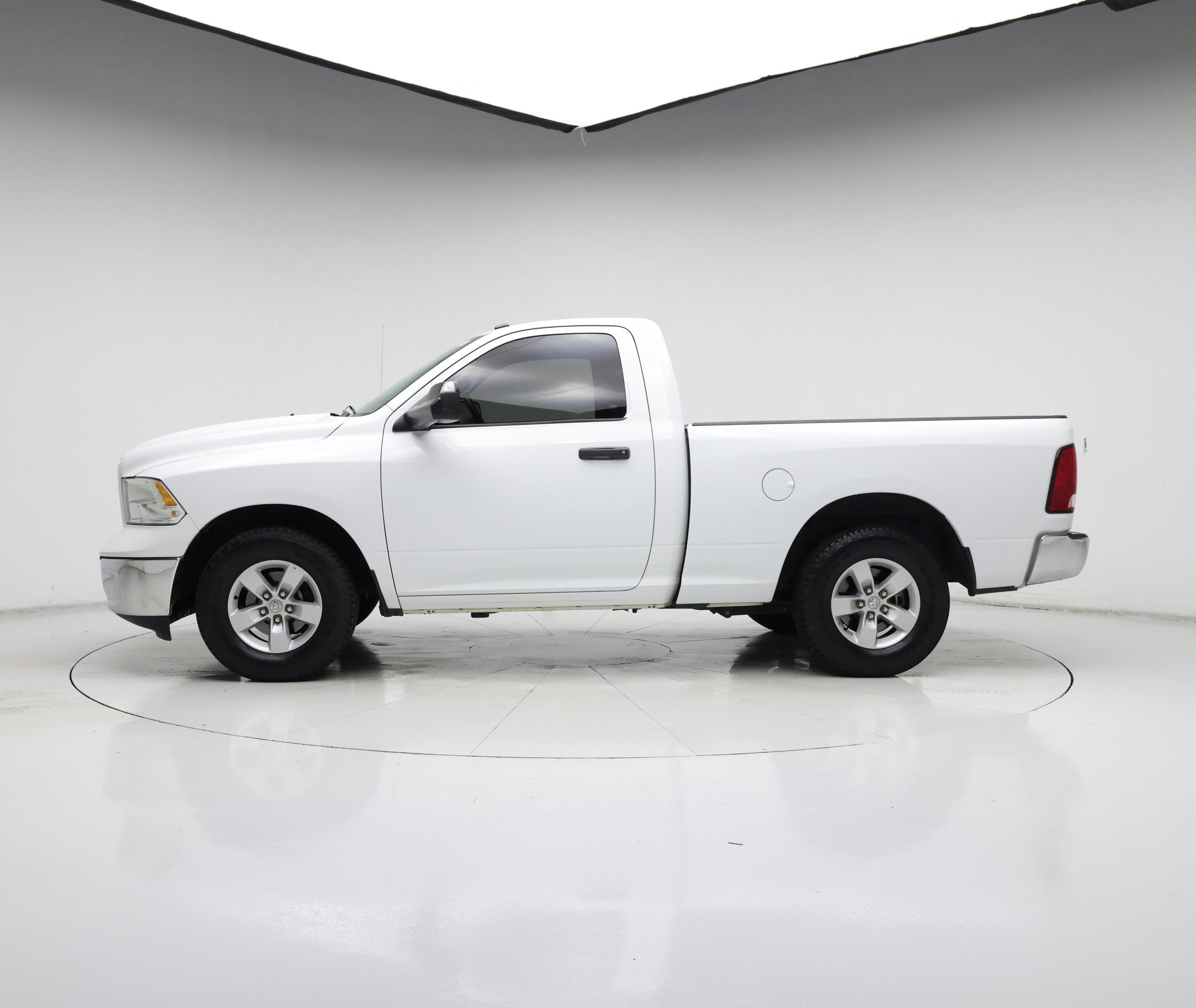 Thumbnail: 2020 RAM 1500 Classic - 3