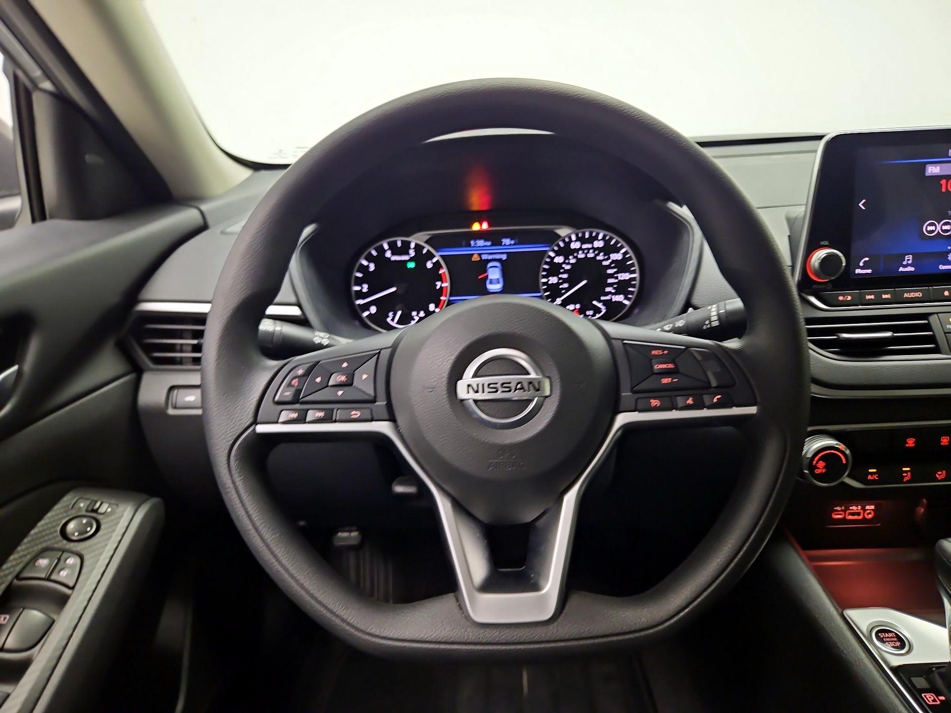 Thumbnail: 2022 Nissan Altima - 10