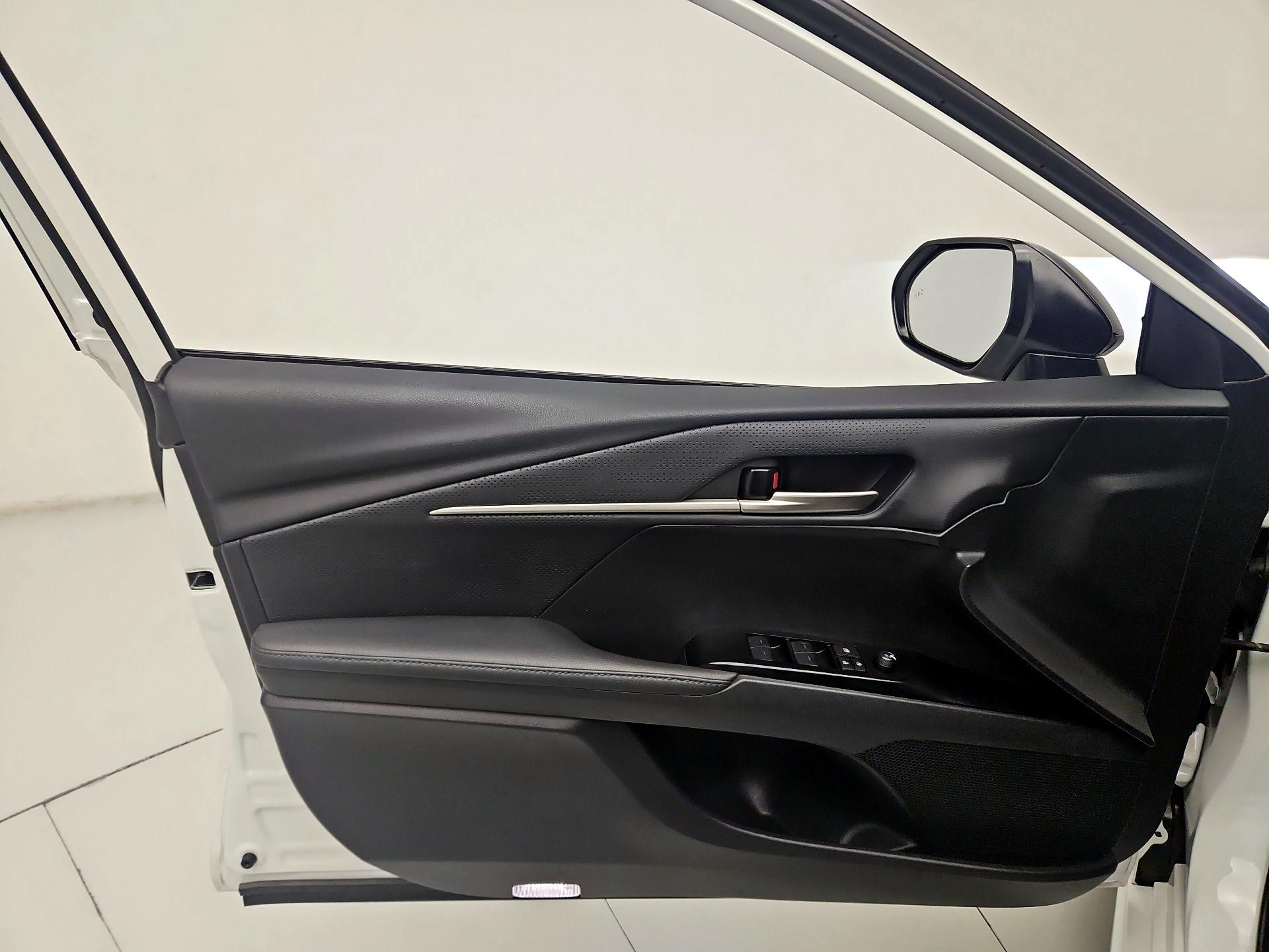 Thumbnail: 2025 Toyota Camry - 12
