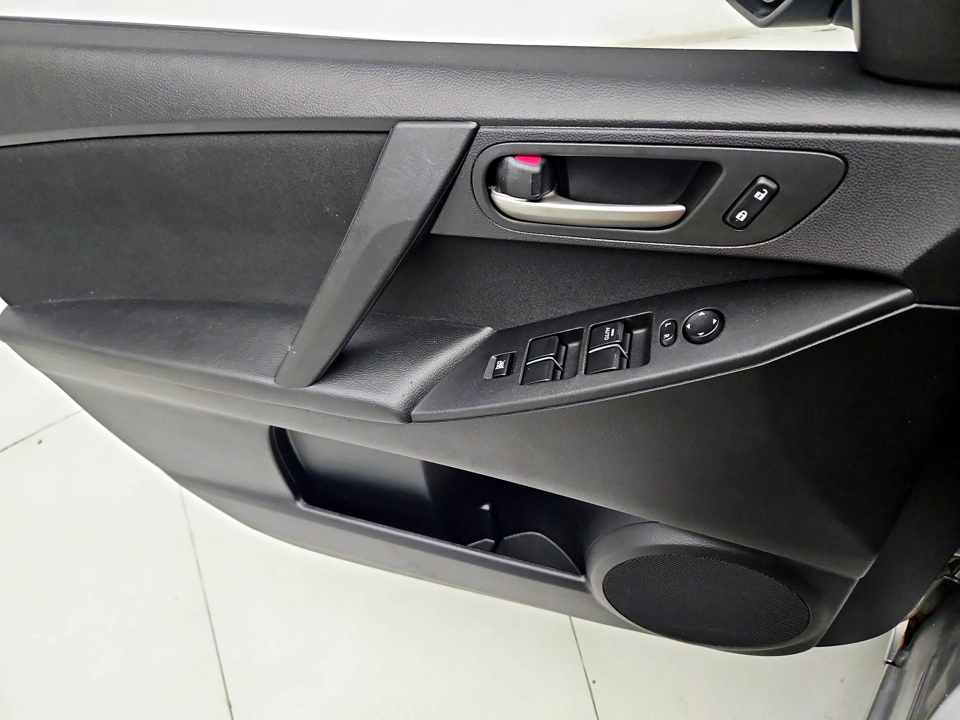 Thumbnail: 2013 Mazda Mazda3 - 12
