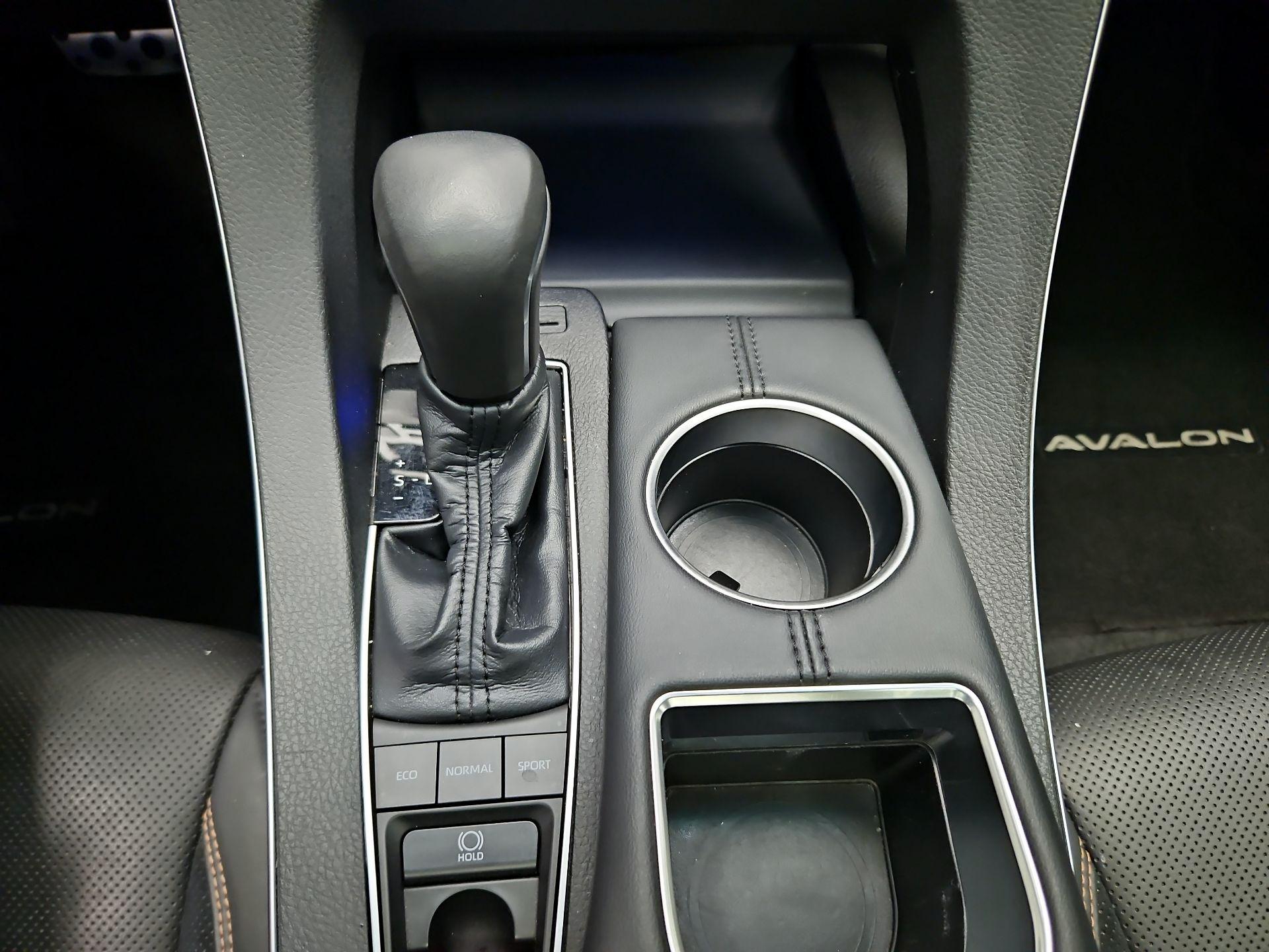 Thumbnail: 2019 Toyota Avalon - 17