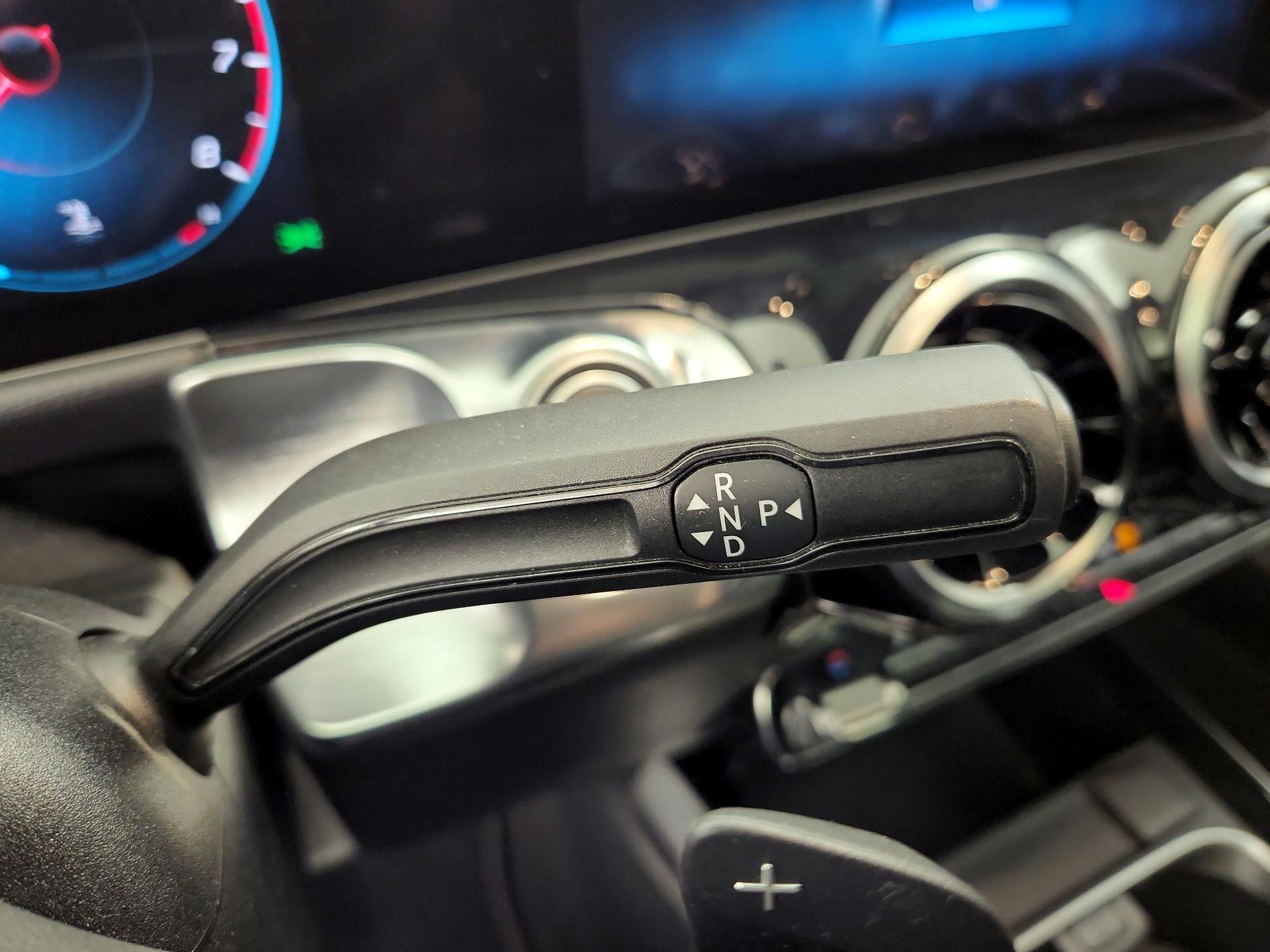 Thumbnail: 2020 Mercedes-Benz GLB - 17