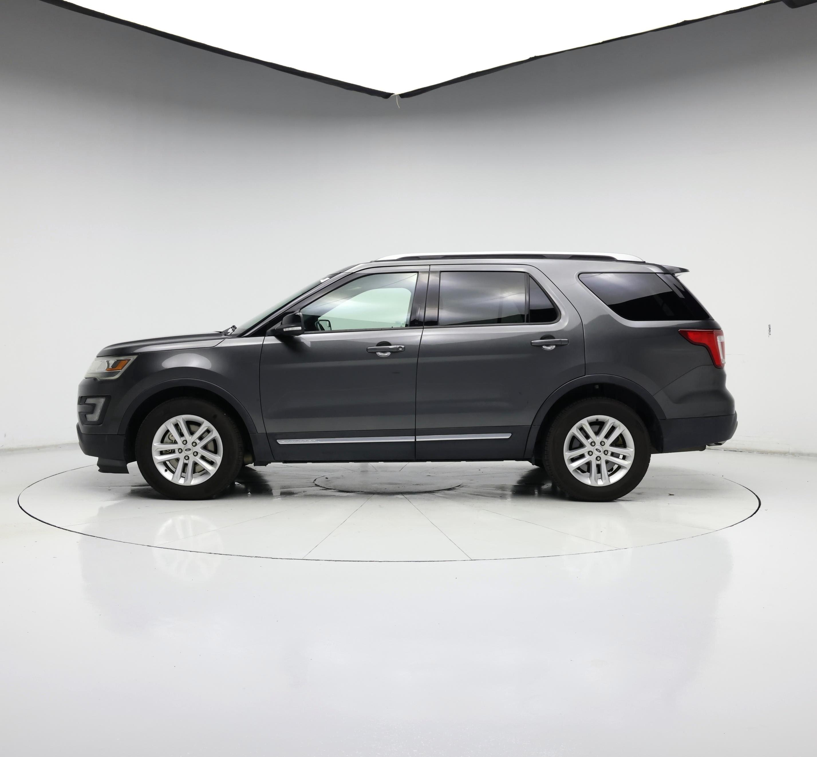 Thumbnail: 2017 Ford Explorer - 3