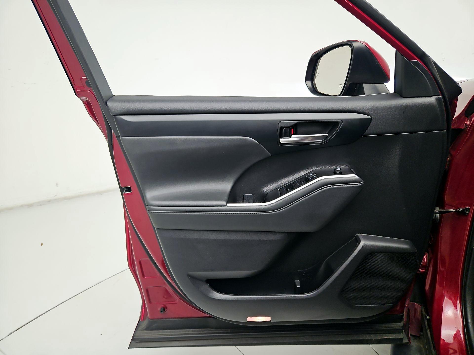 Thumbnail: 2021 Toyota Highlander - 12