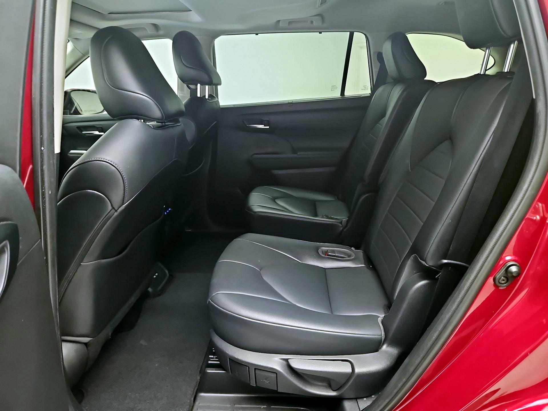 Thumbnail: 2021 Toyota Highlander - 17