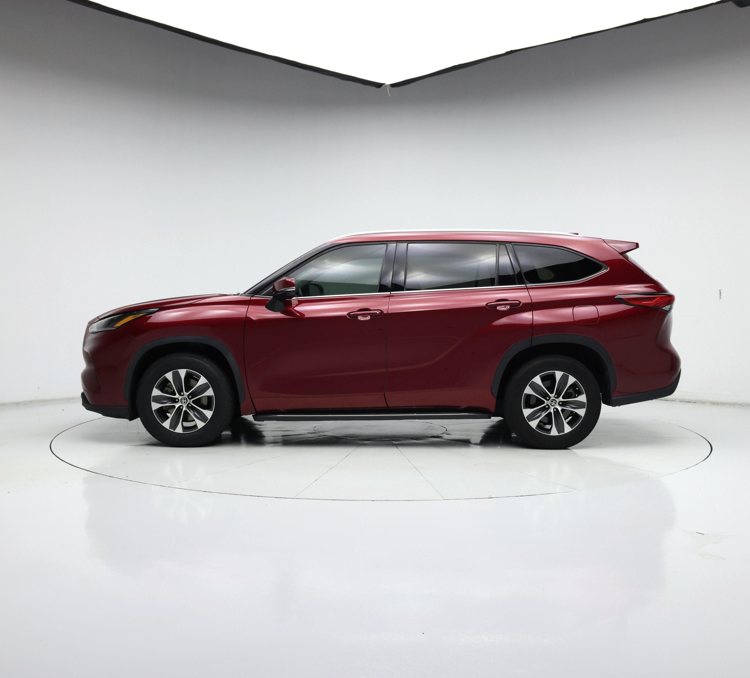 Thumbnail: 2021 Toyota Highlander - 3
