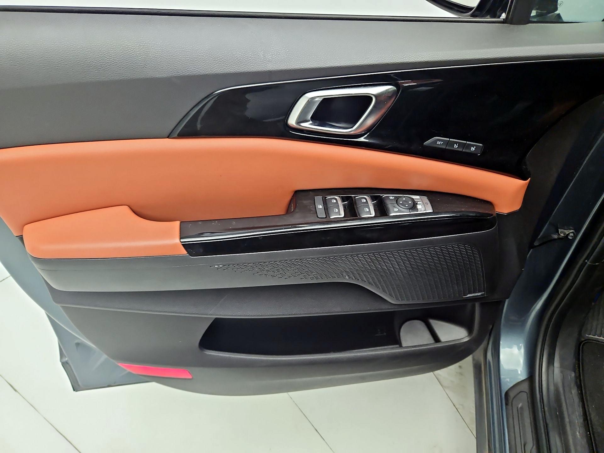 Thumbnail: 2022 Kia Carnival - 12