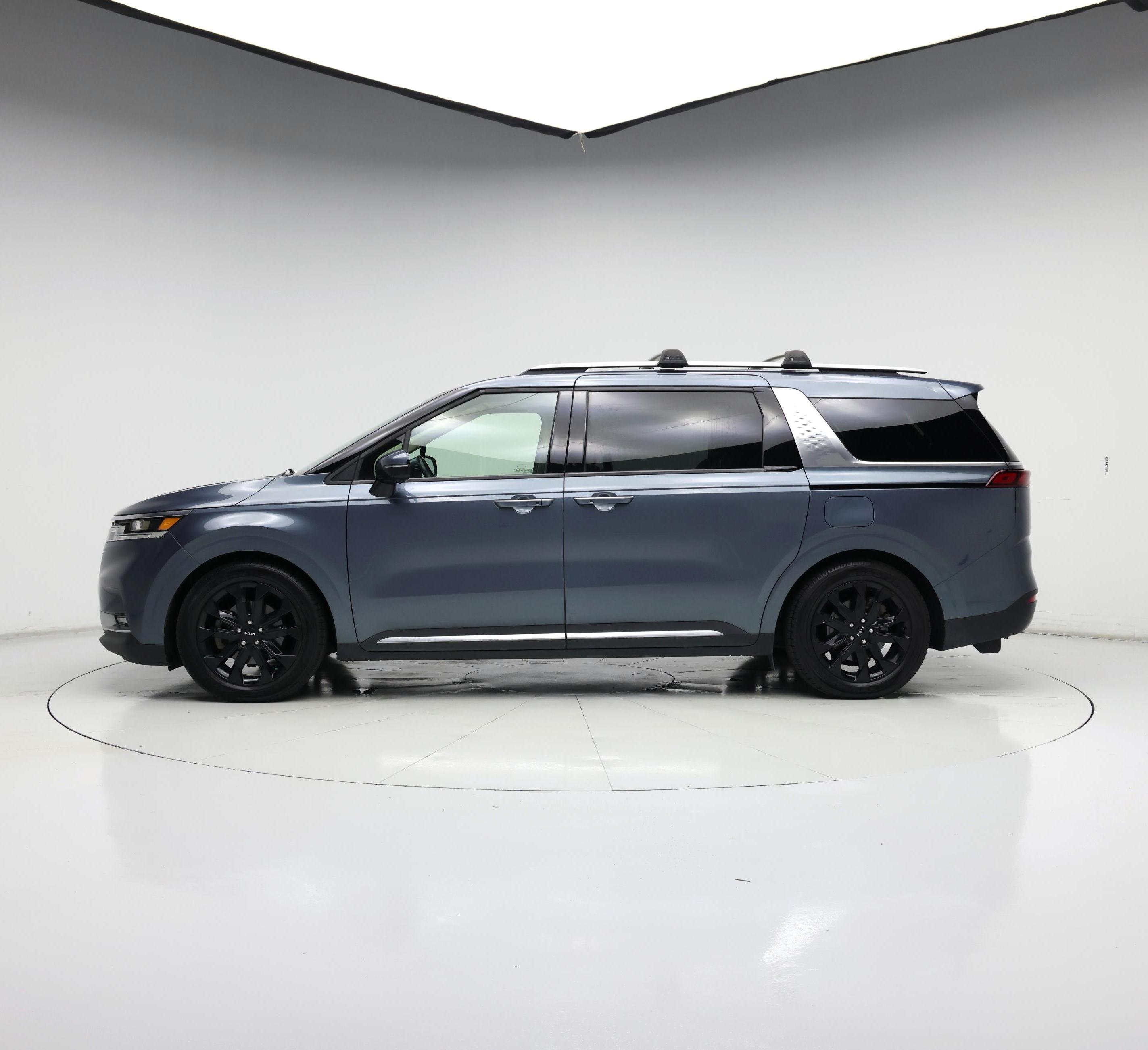 Thumbnail: 2022 Kia Carnival - 3