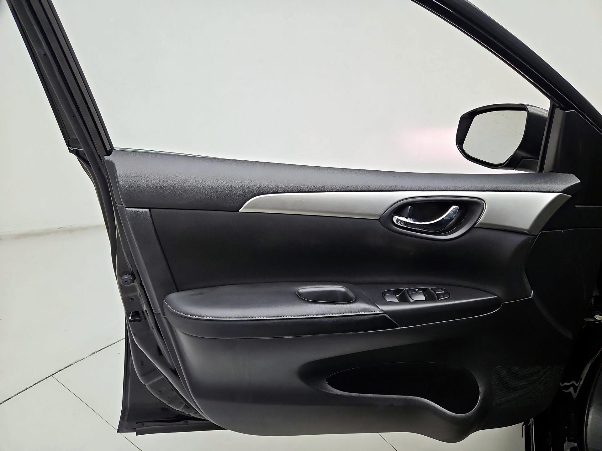 Thumbnail: 2019 Nissan Sentra - 12