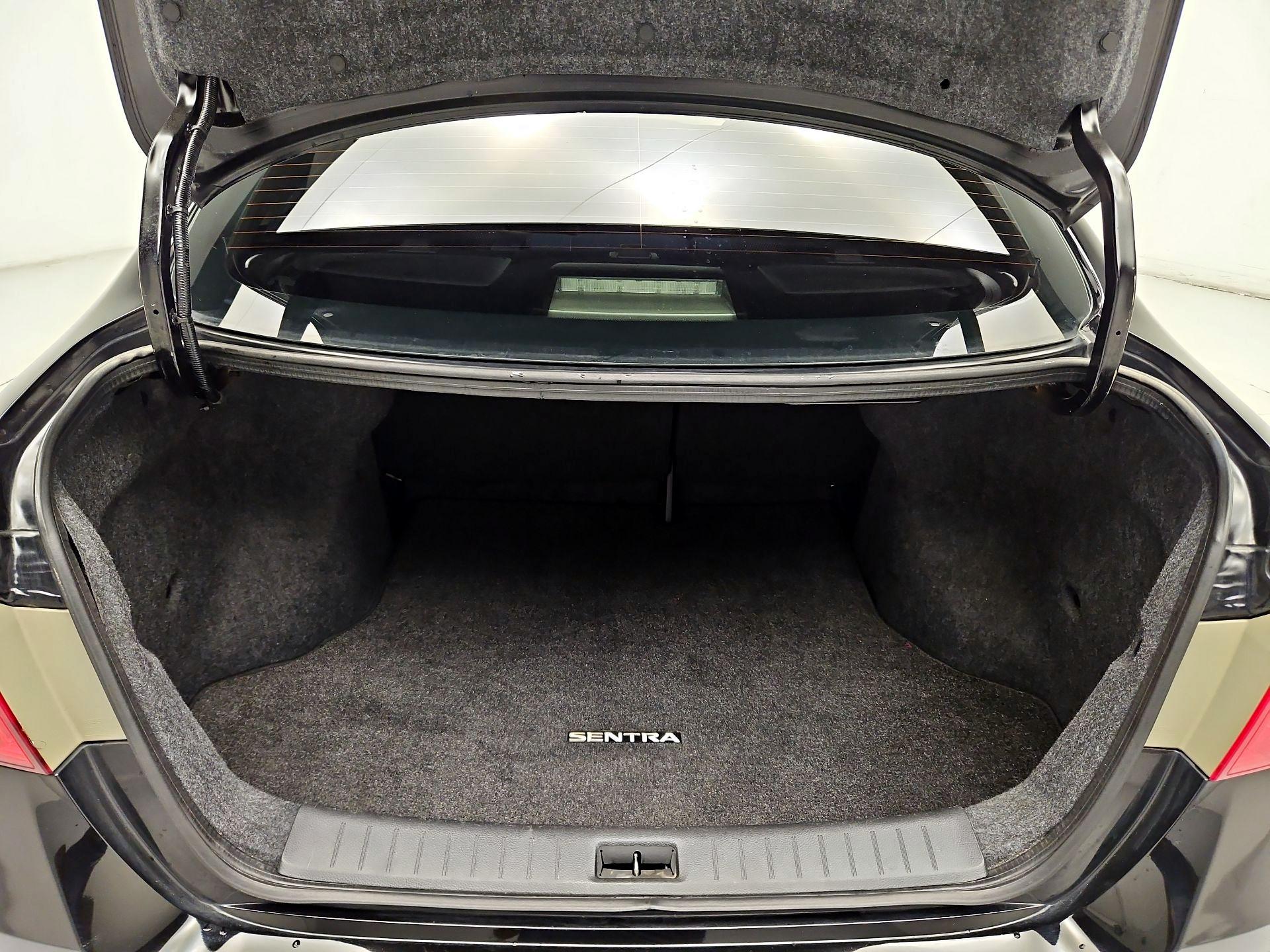 Thumbnail: 2019 Nissan Sentra - 17