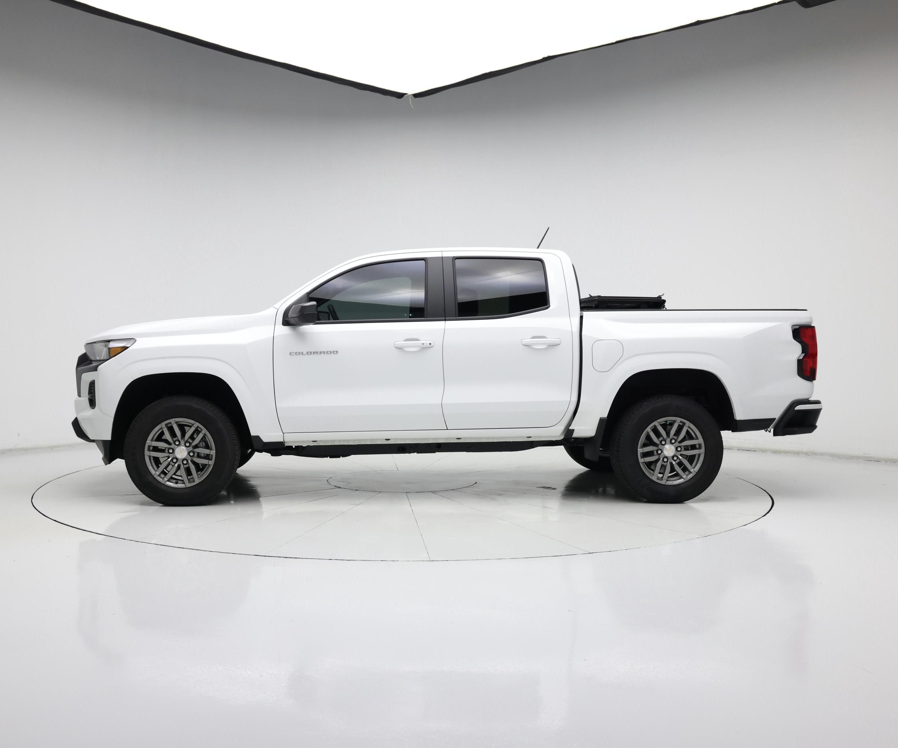 Thumbnail: 2024 Chevrolet Colorado - 3
