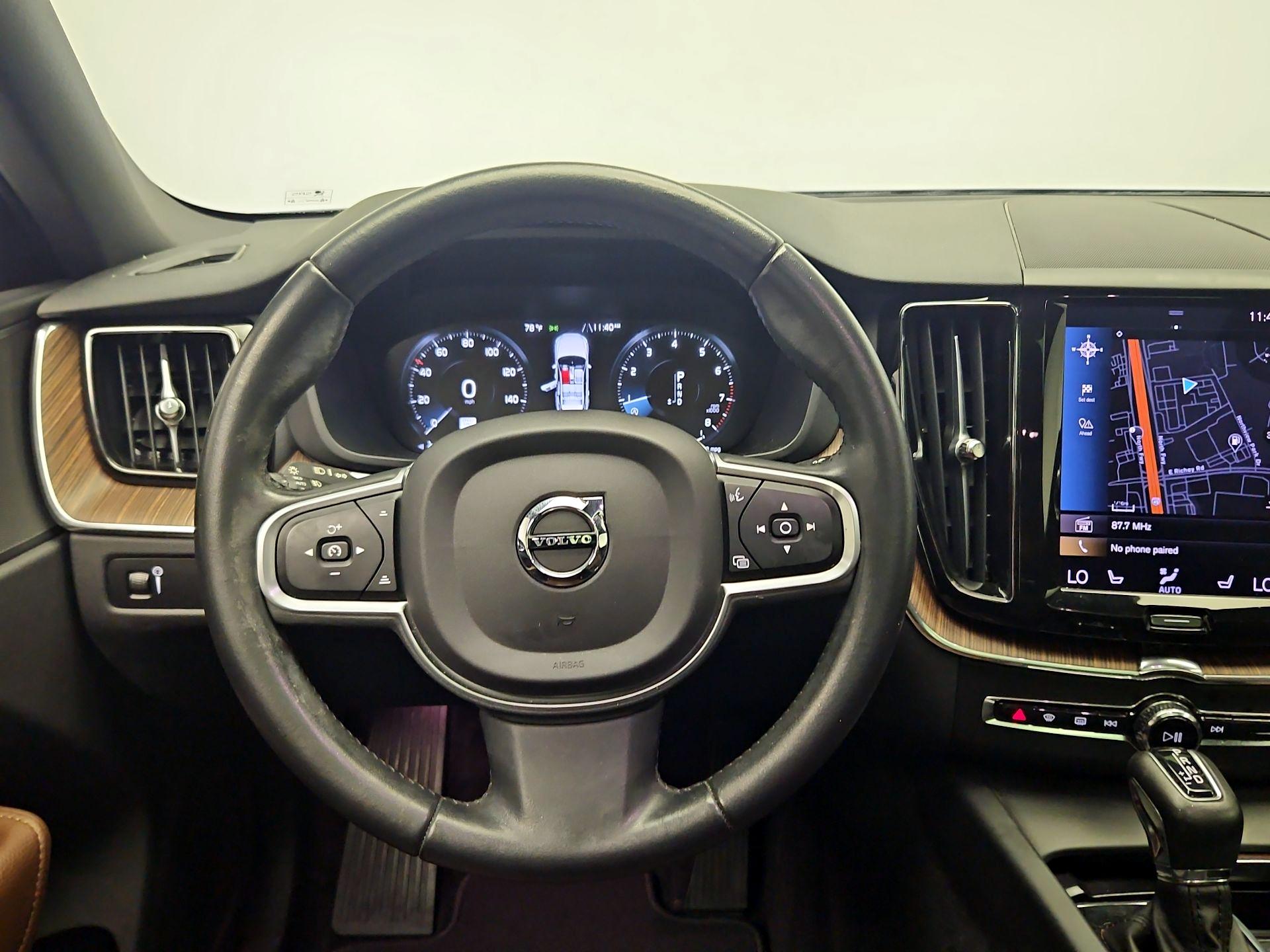 Thumbnail: 2021 Volvo XC60 - 10
