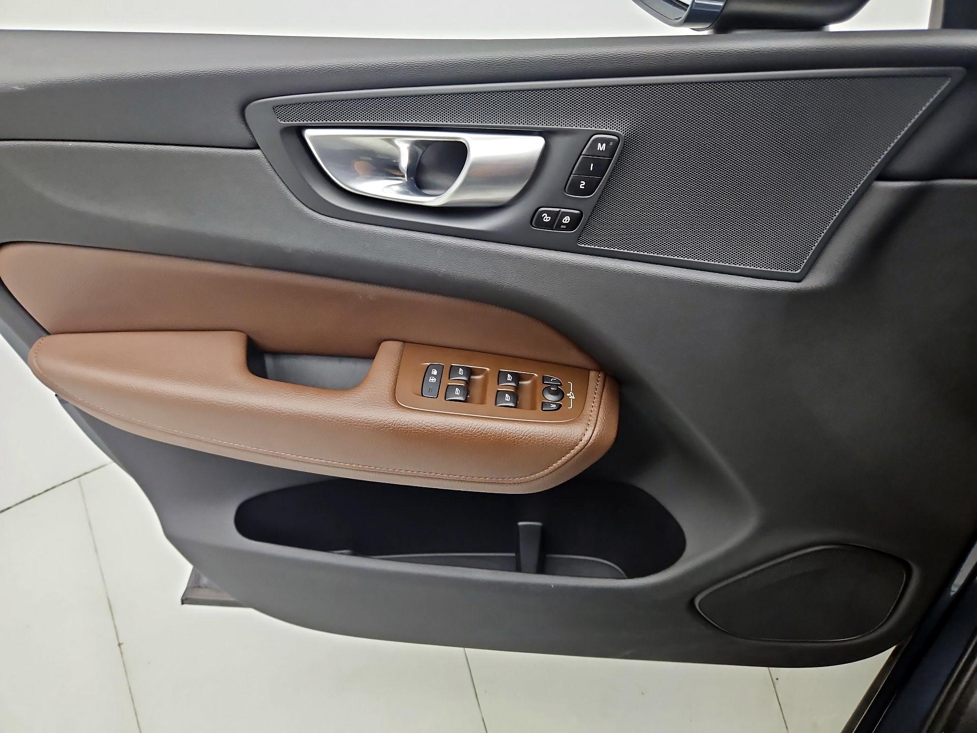 Thumbnail: 2021 Volvo XC60 - 12