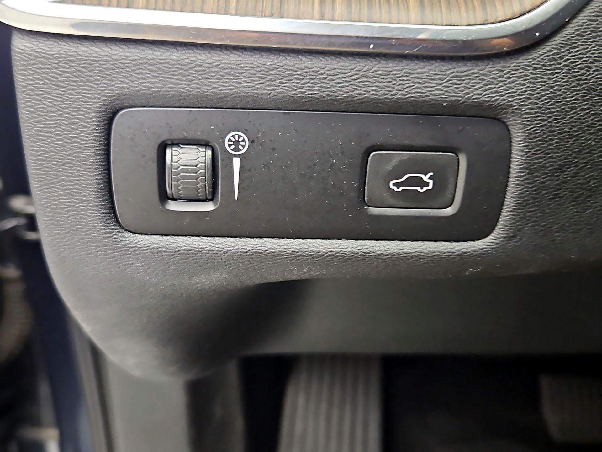 Thumbnail: 2021 Volvo XC60 - 13