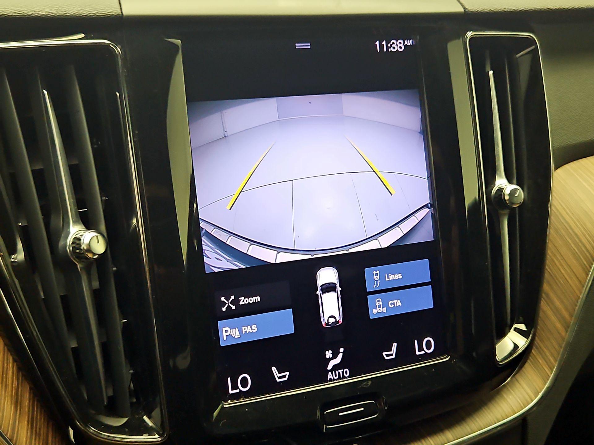 Thumbnail: 2021 Volvo XC60 - 15