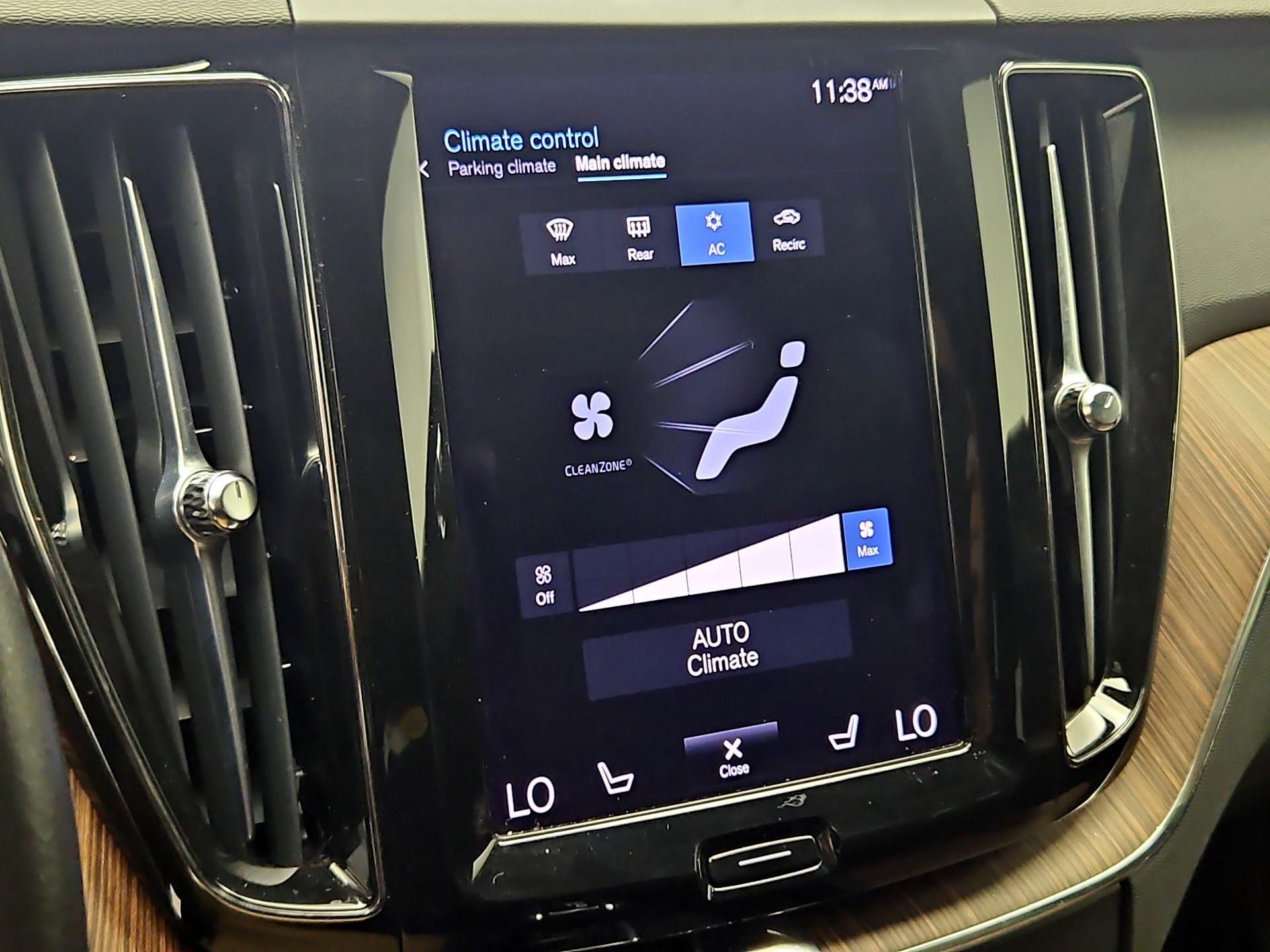Thumbnail: 2021 Volvo XC60 - 17