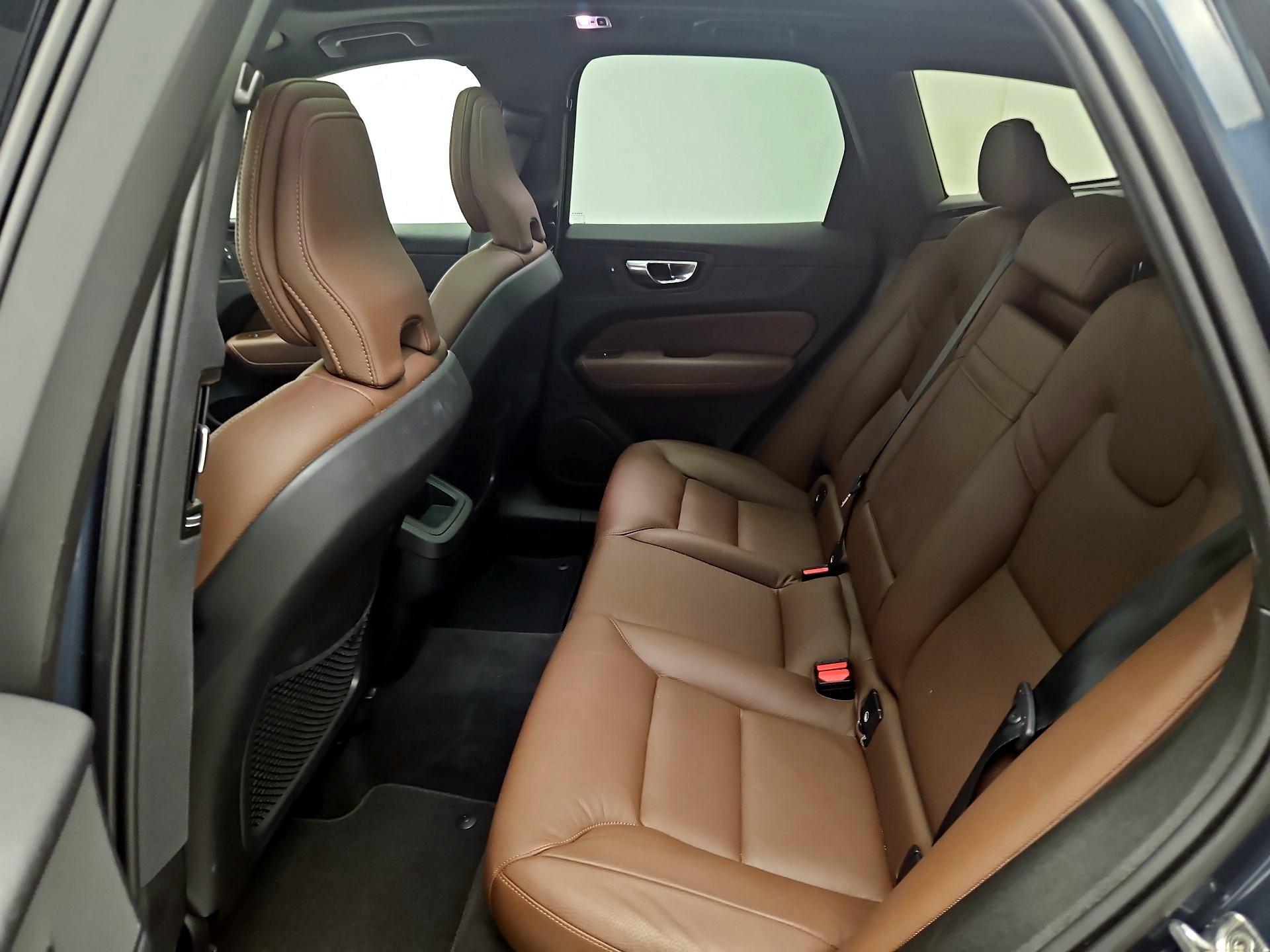 Thumbnail: 2021 Volvo XC60 - 20