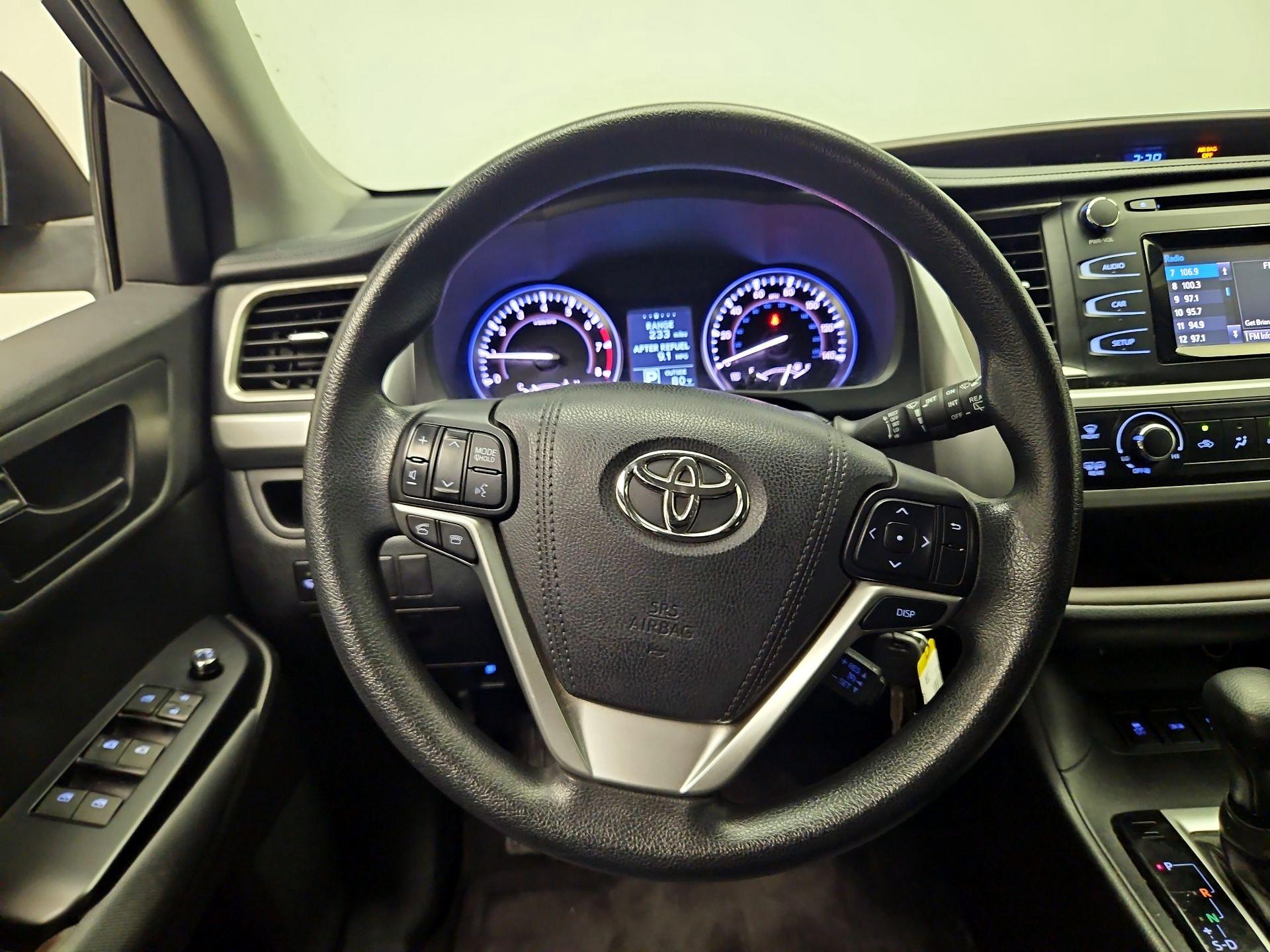 Thumbnail: 2016 Toyota Highlander - 10