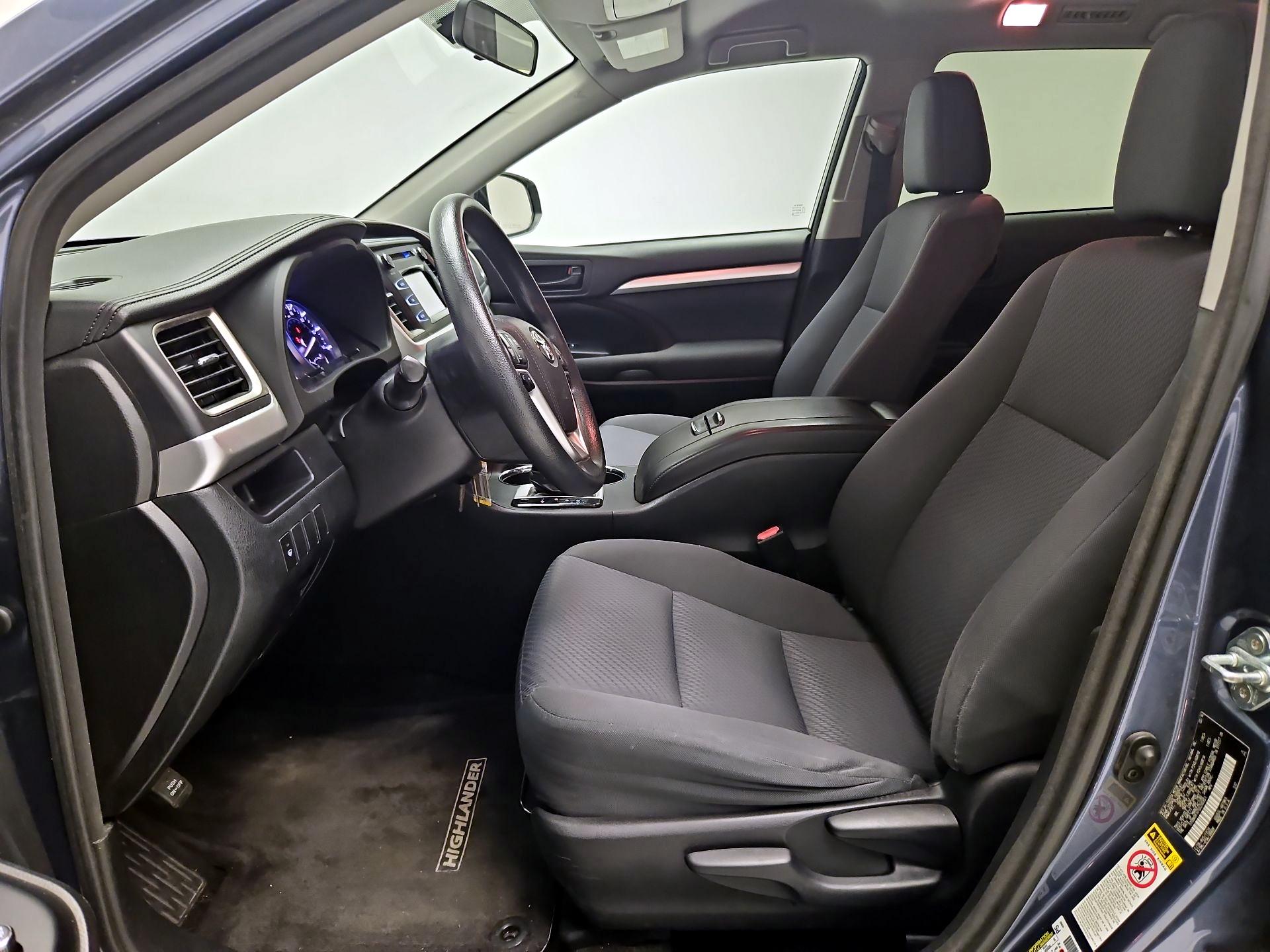 Thumbnail: 2016 Toyota Highlander - 11