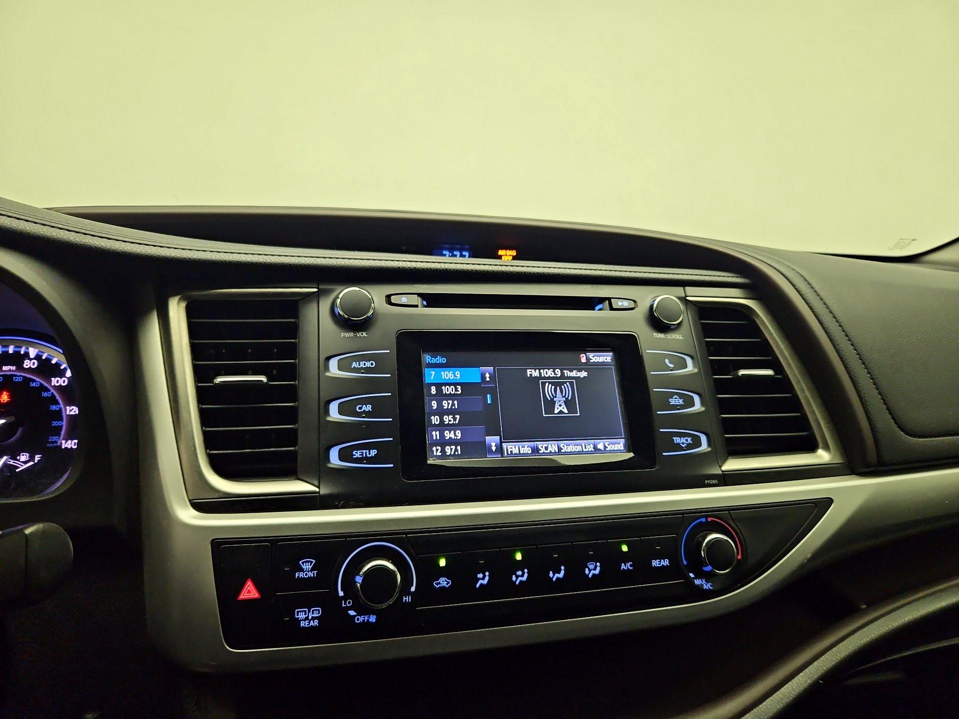 Thumbnail: 2016 Toyota Highlander - 14