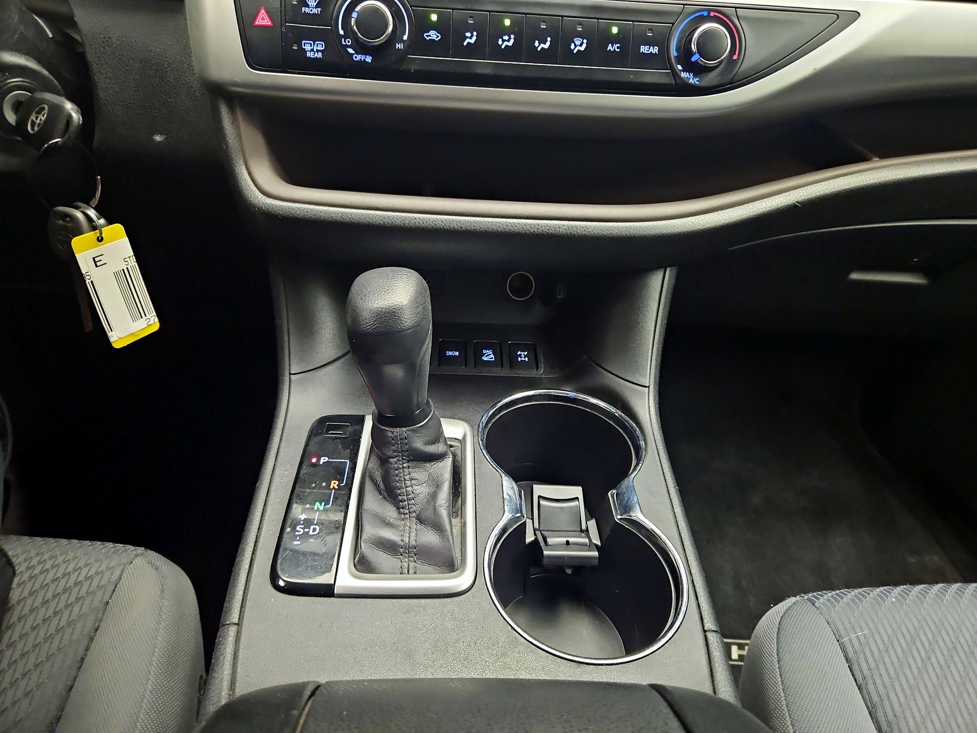 Thumbnail: 2016 Toyota Highlander - 16