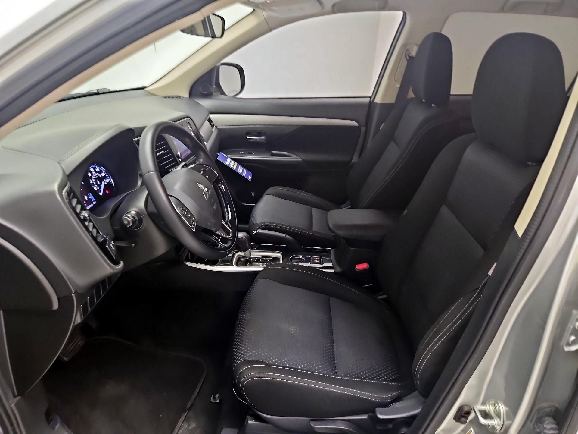 Thumbnail: 2018 Mitsubishi Outlander - 11
