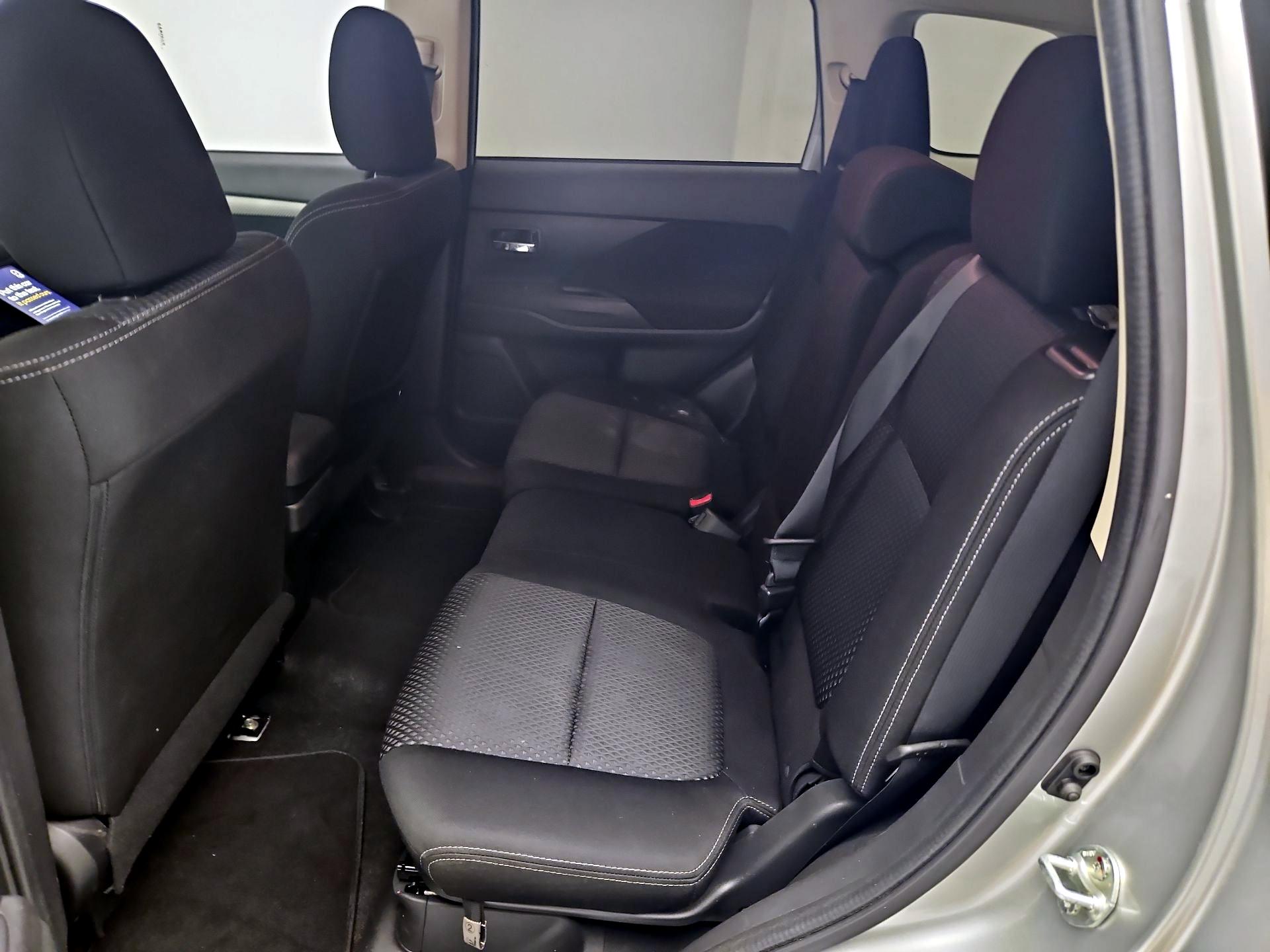 Thumbnail: 2018 Mitsubishi Outlander - 18
