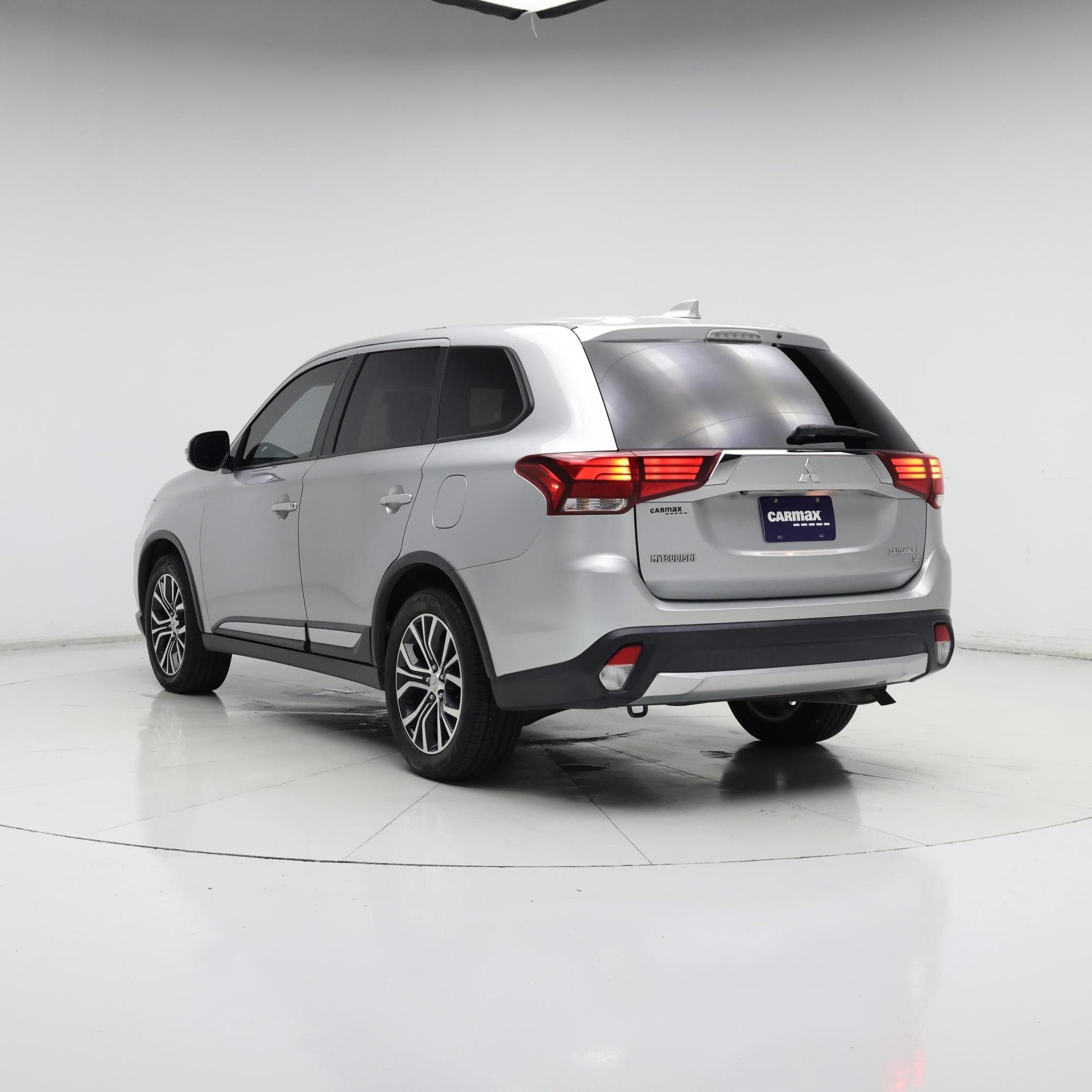 Thumbnail: 2018 Mitsubishi Outlander - 2