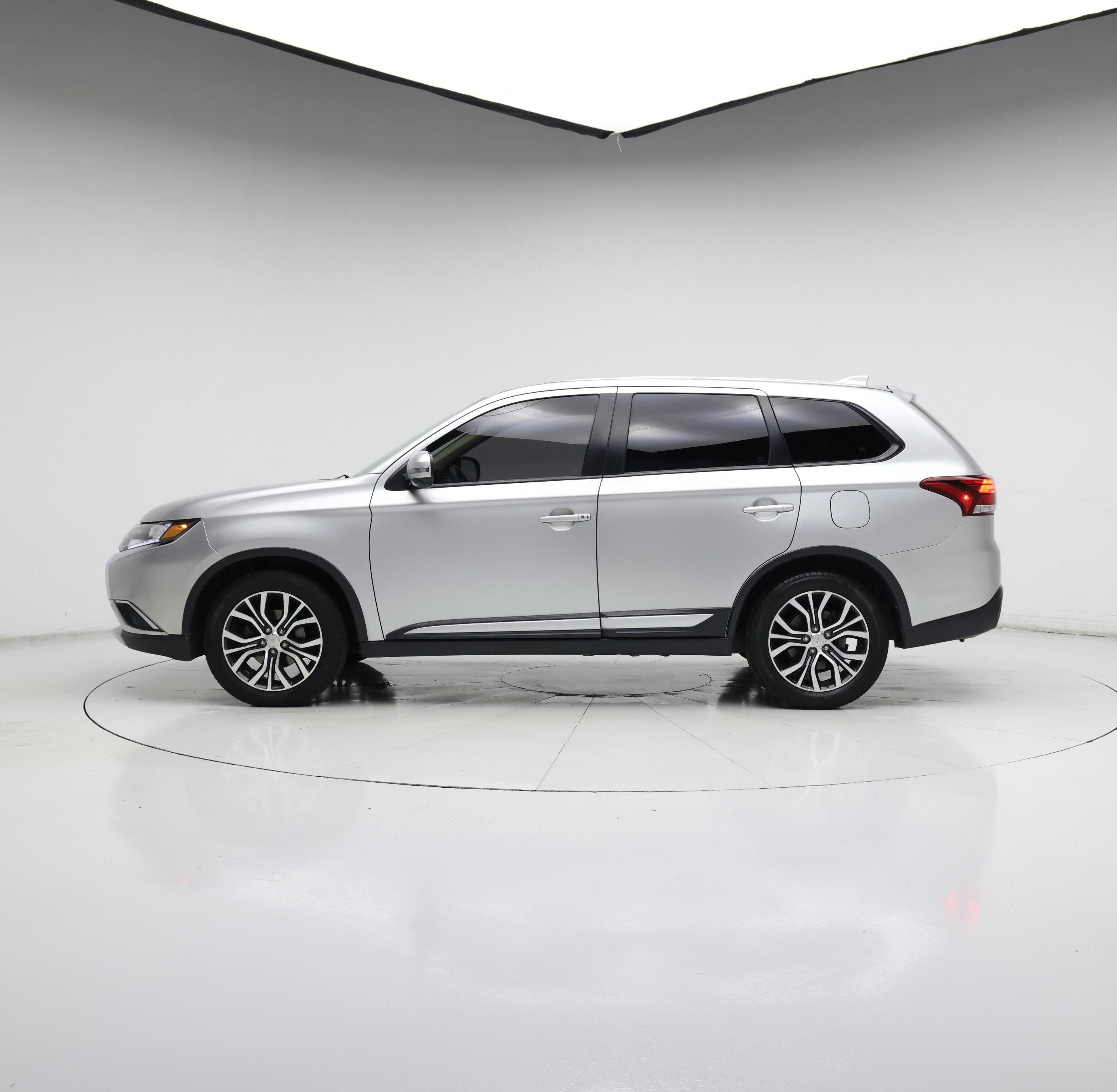 Thumbnail: 2018 Mitsubishi Outlander - 3
