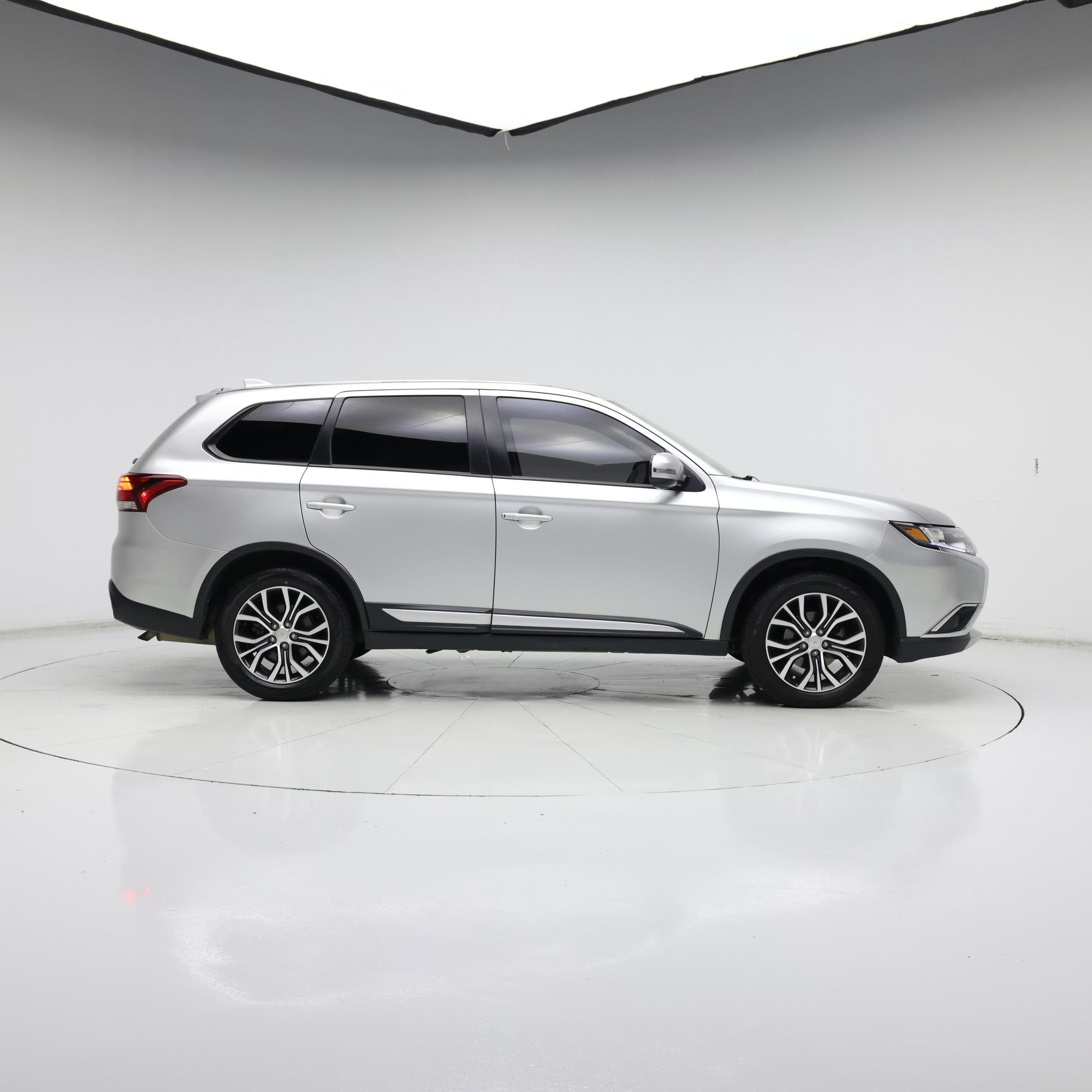 Thumbnail: 2018 Mitsubishi Outlander - 7