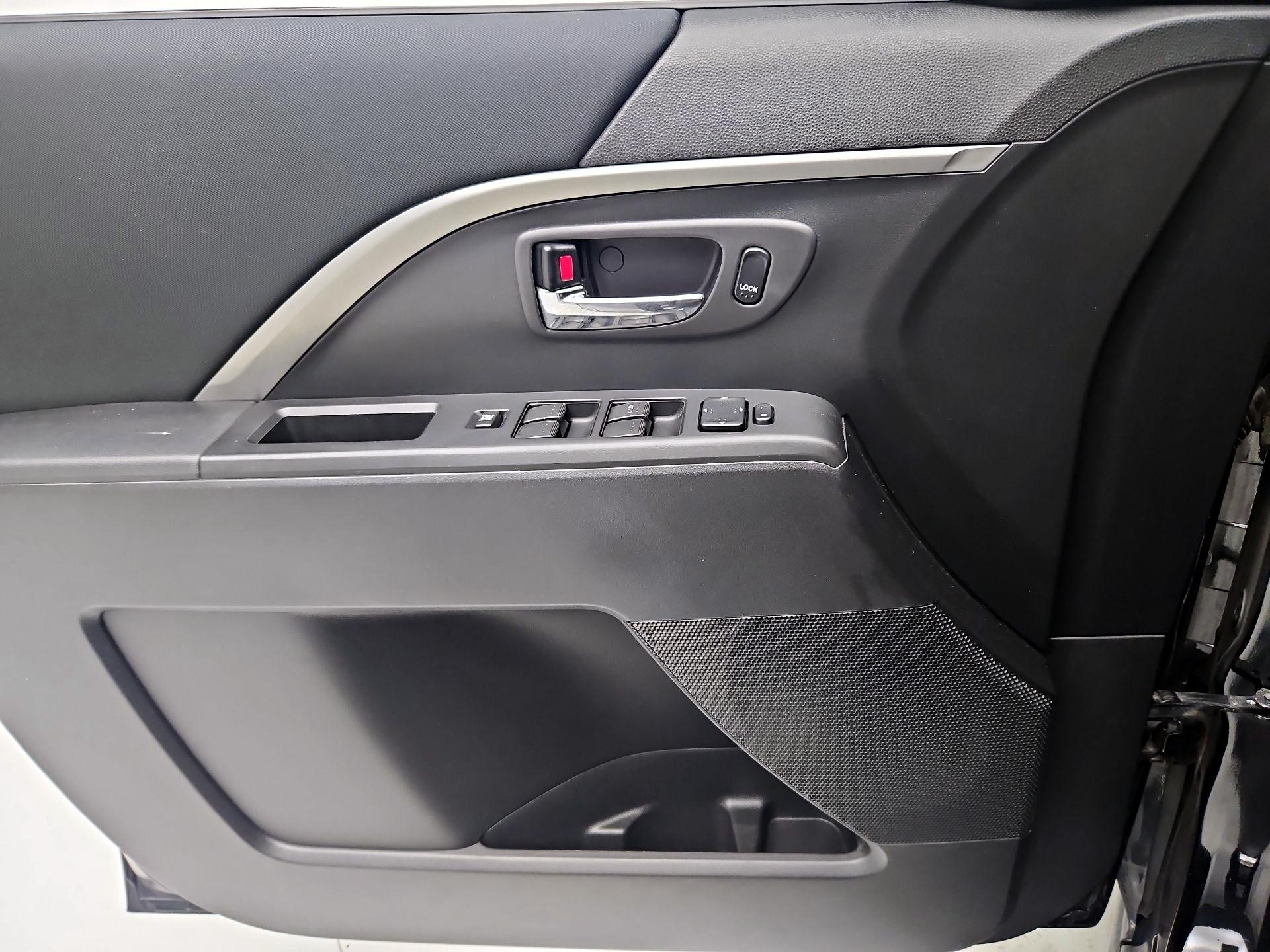 Thumbnail: 2013 Mazda Mazda5 - 12