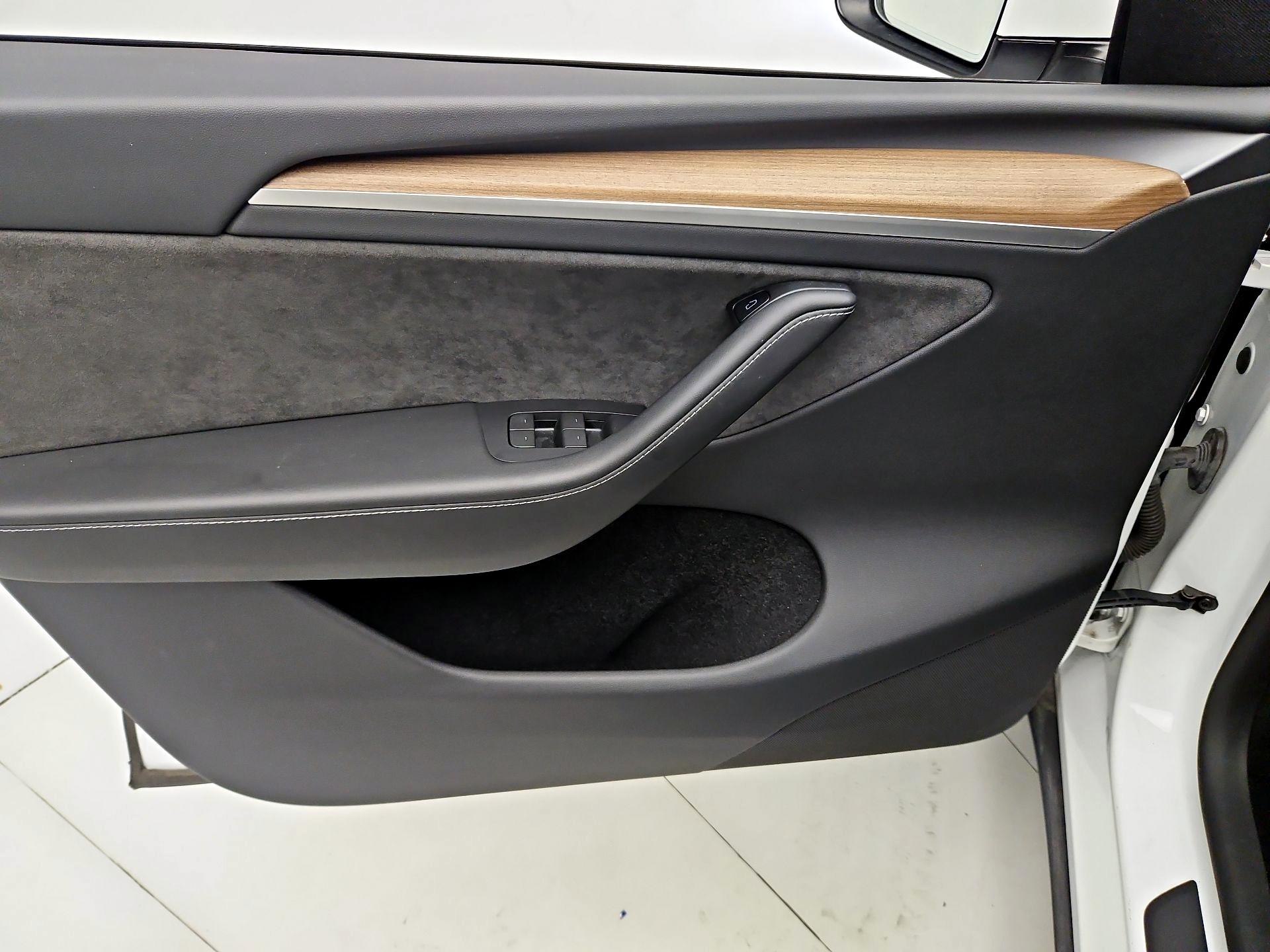 Thumbnail: 2023 Tesla Model Y - 12