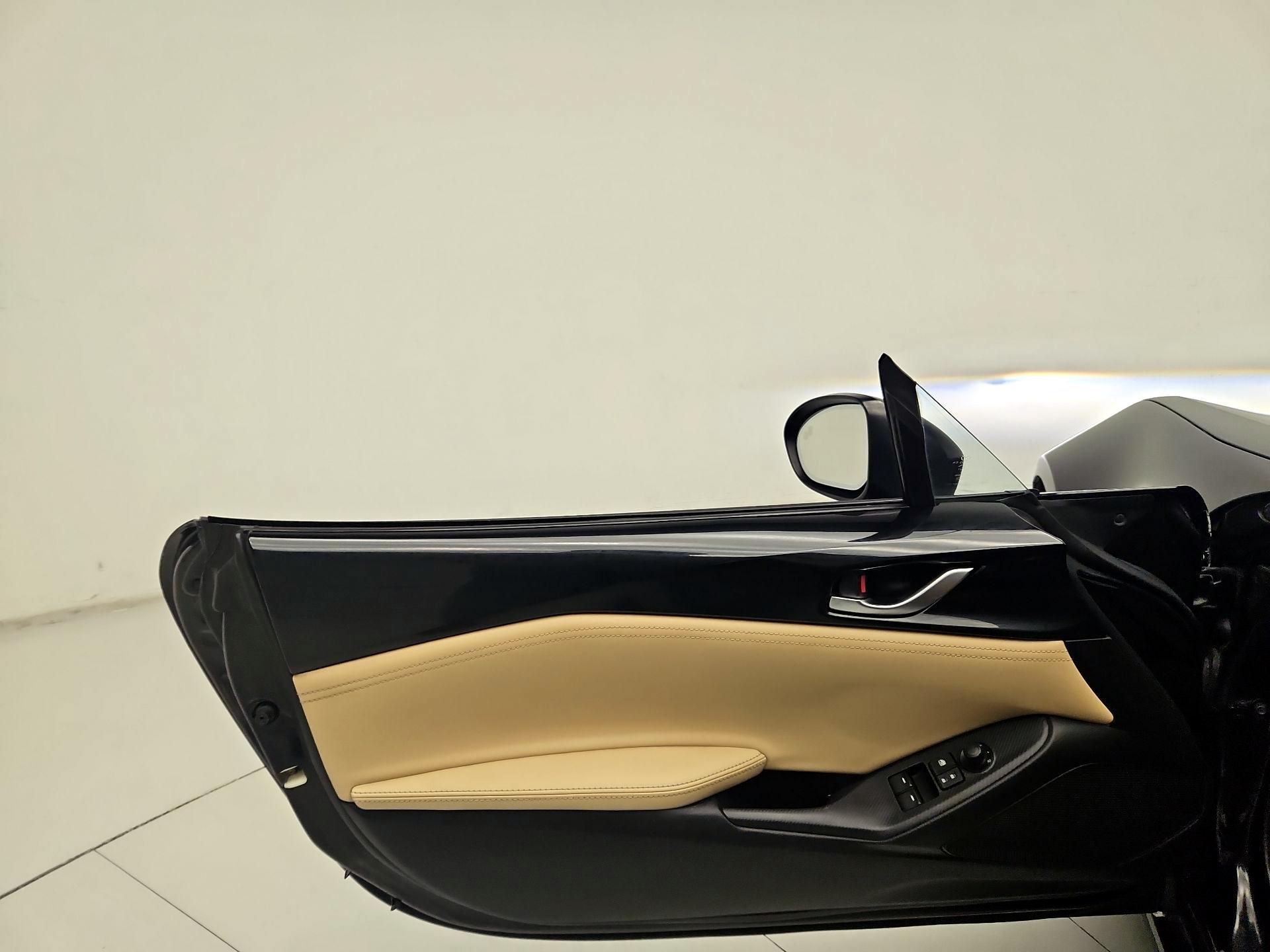 Thumbnail: 2016 Mazda MX-5 Miata - 12